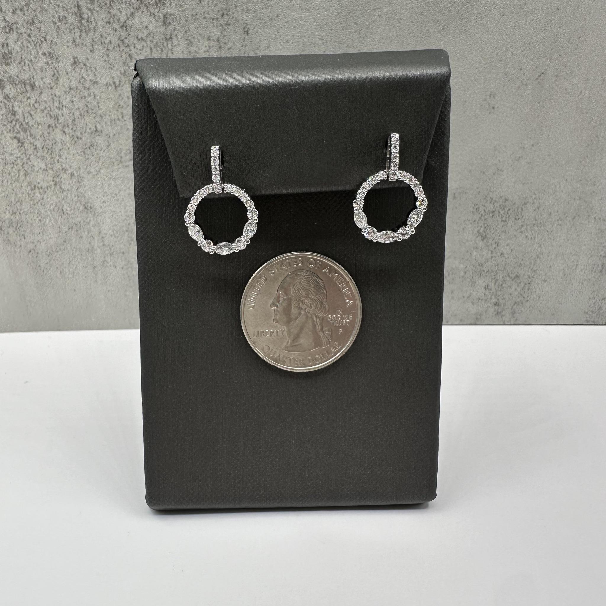 Orecchini a cerchio con diamanti in oro bianco 14 carati - 1,3 carati, nuovi In condizioni Nuovo in vendita a West Hempstead, NY