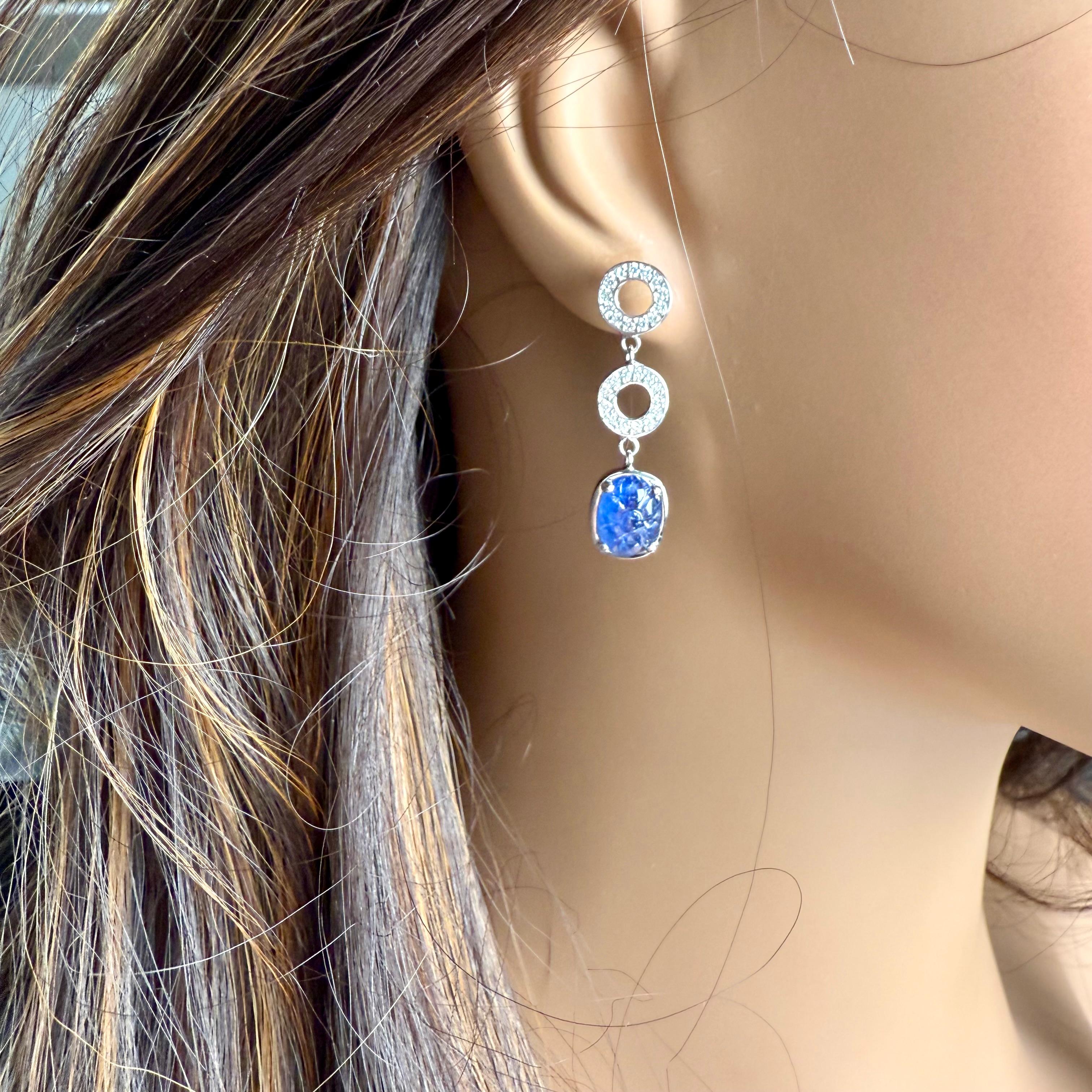 Diamond Circle Drop Gold Earrings with GIA-Certified No-Heat Burma Sapphires Neuf - En vente à New York, NY