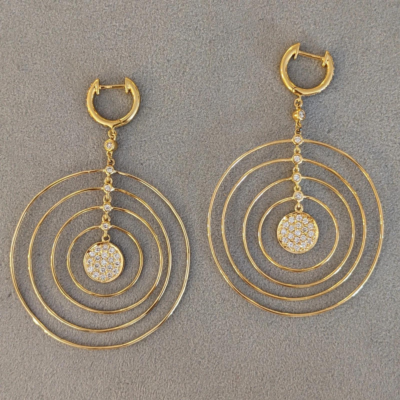 Boucles d'oreilles pendantes en or jaune 18k avec anneau en forme de cercle et diamants Excellent état - En vente à La Jolla, CA