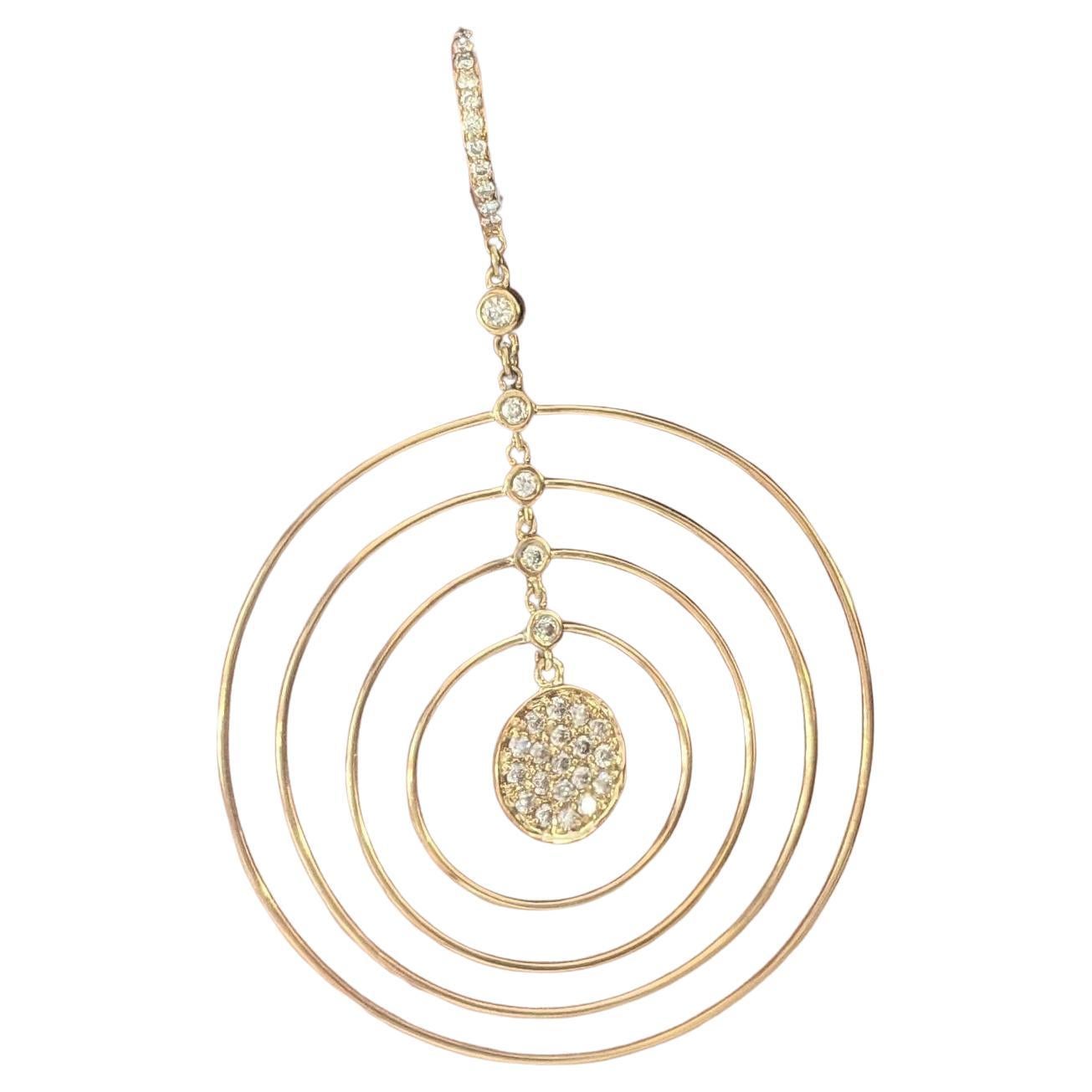 Orecchini a cerchio con diamanti in oro giallo 18 carati in vendita