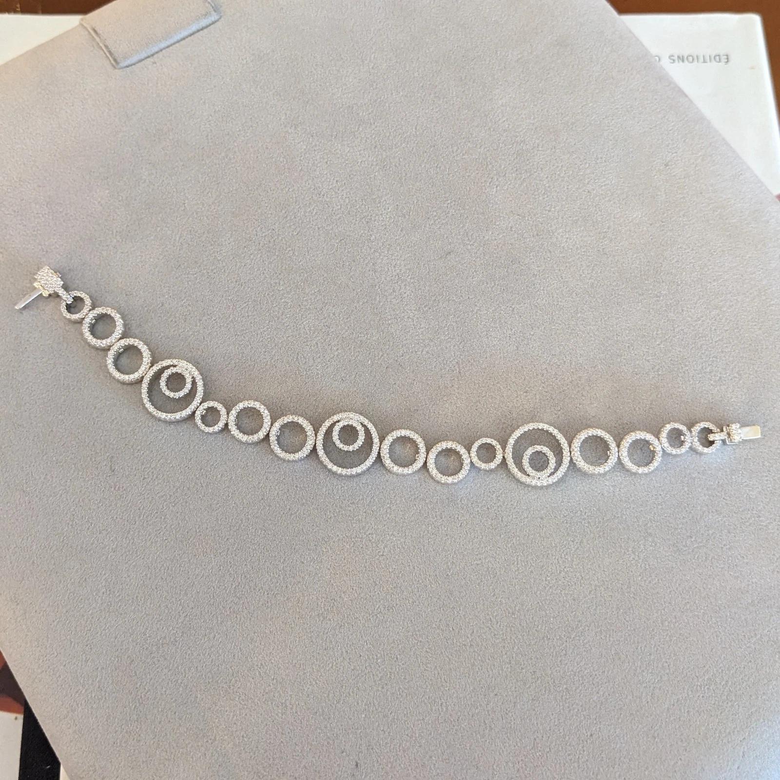 Bracelet à maillons en or blanc 18 carats avec diamants d'un poids total de 2,00 carats Pour femmes en vente