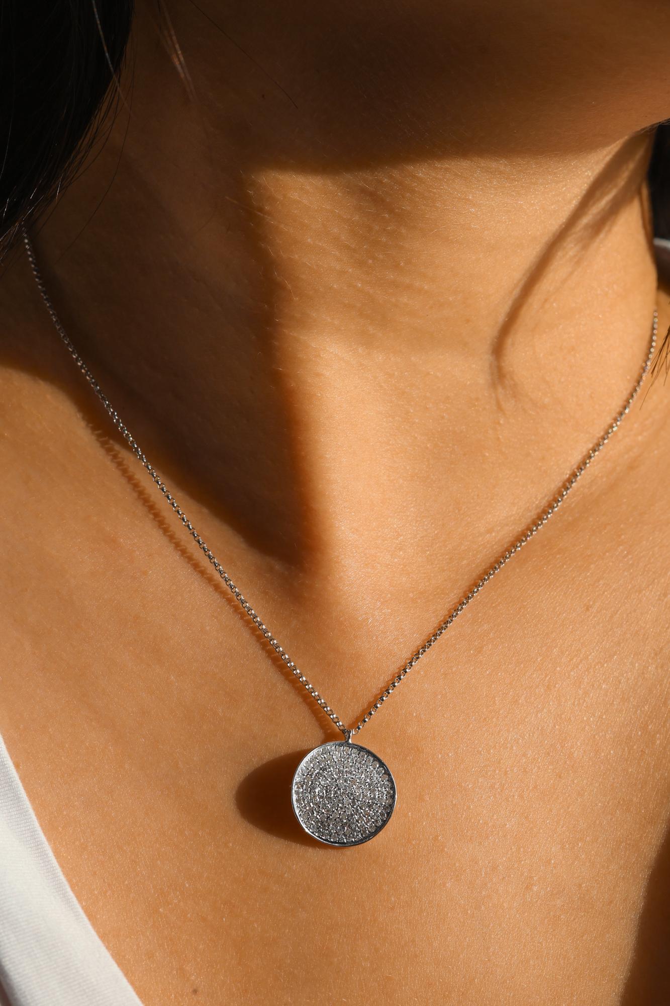 Pendentif cercle en diamant 0,69 cts. Pour femmes en vente