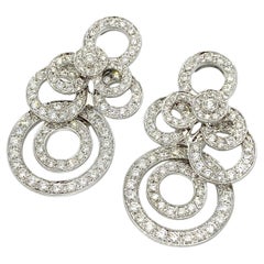 Boucles d'oreilles pendantes en or blanc 18 carats avec cercles de diamants 4,50 carats