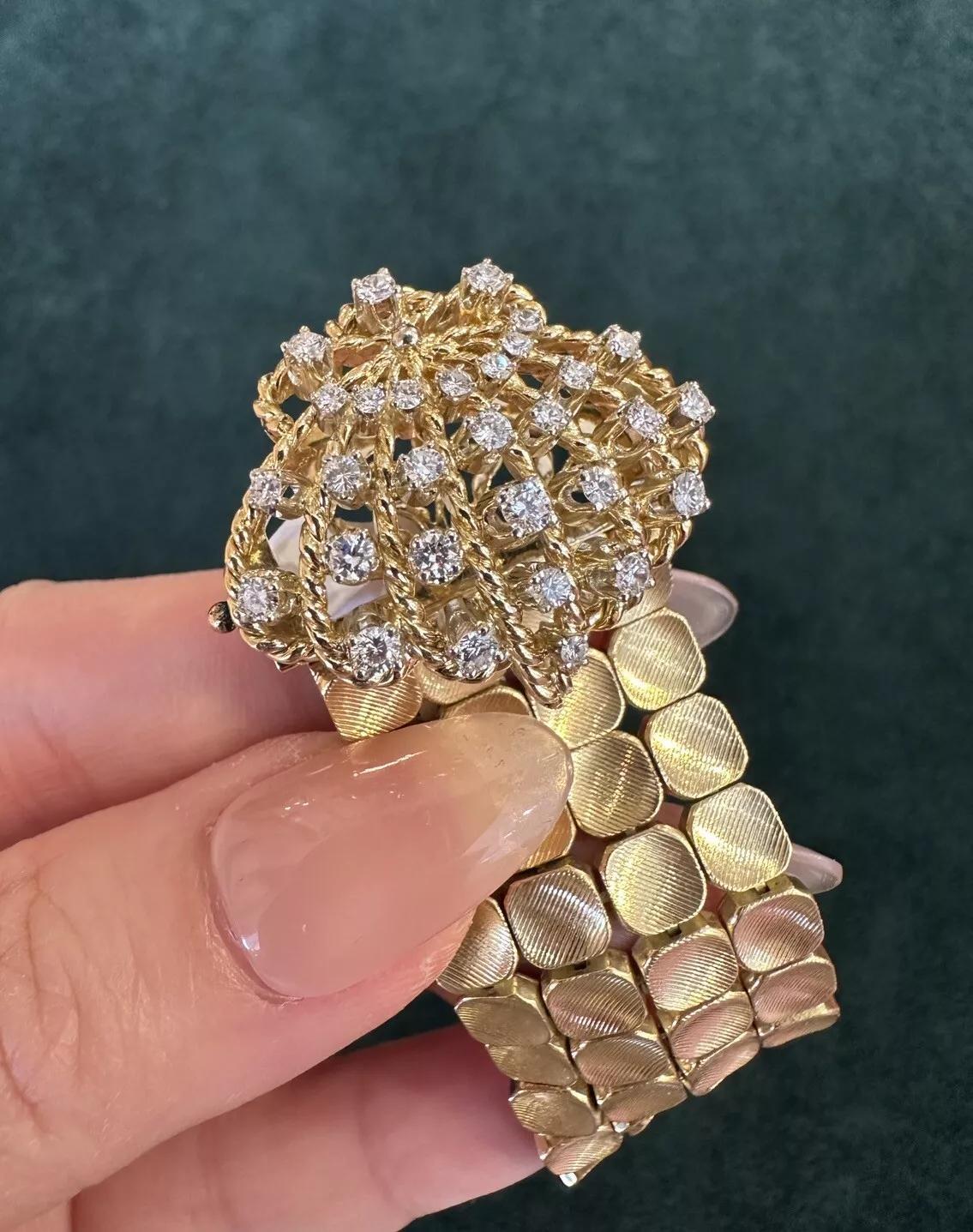 Taille ronde Bracelet ceinture Clam coquillage en or jaune 18 carats avec diamants en vente