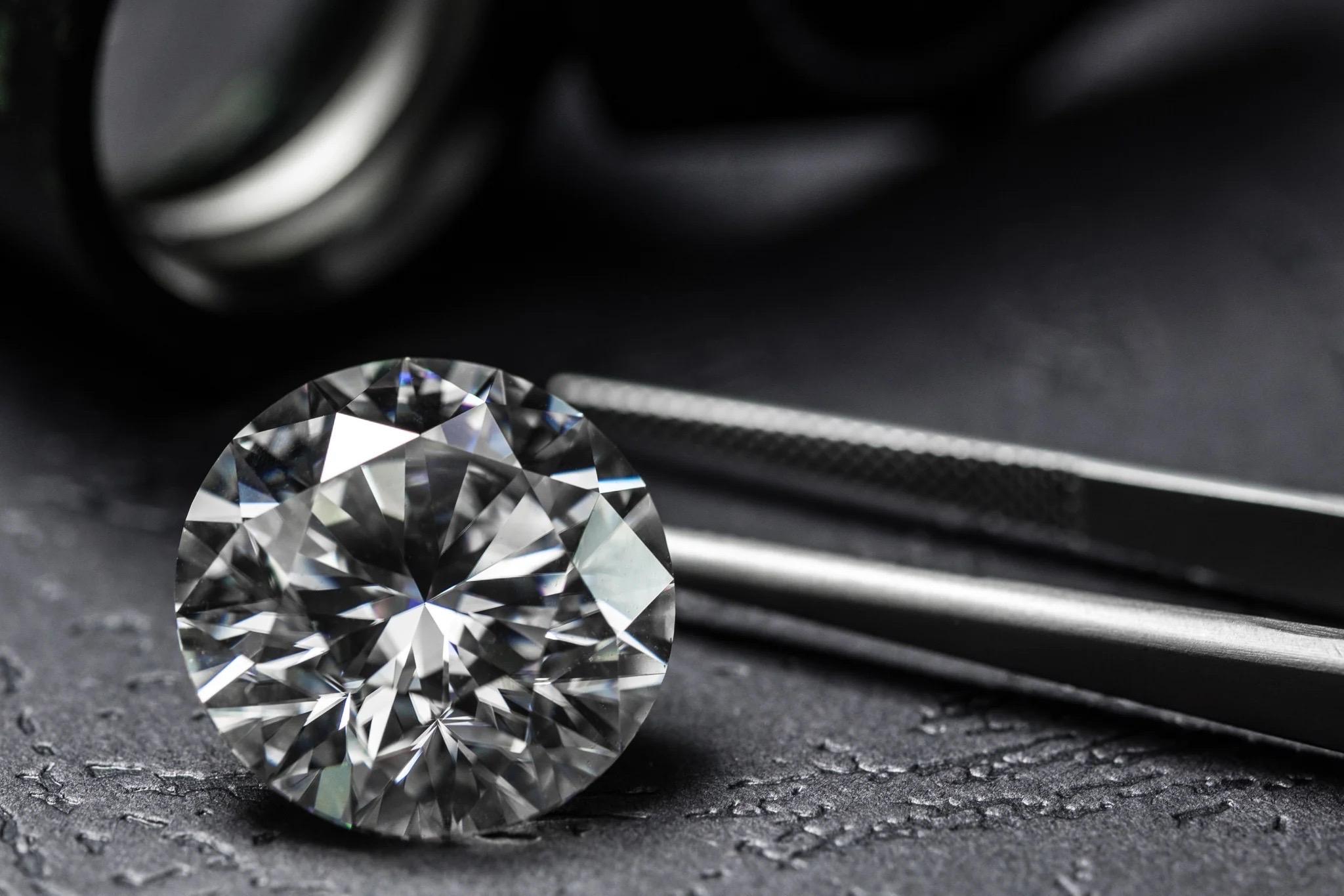 Brilliant Cut Diamond Clarity:(IF) Color:(D) Carats:0.993 in Brilliant cut Idar-Oberstein For Sale