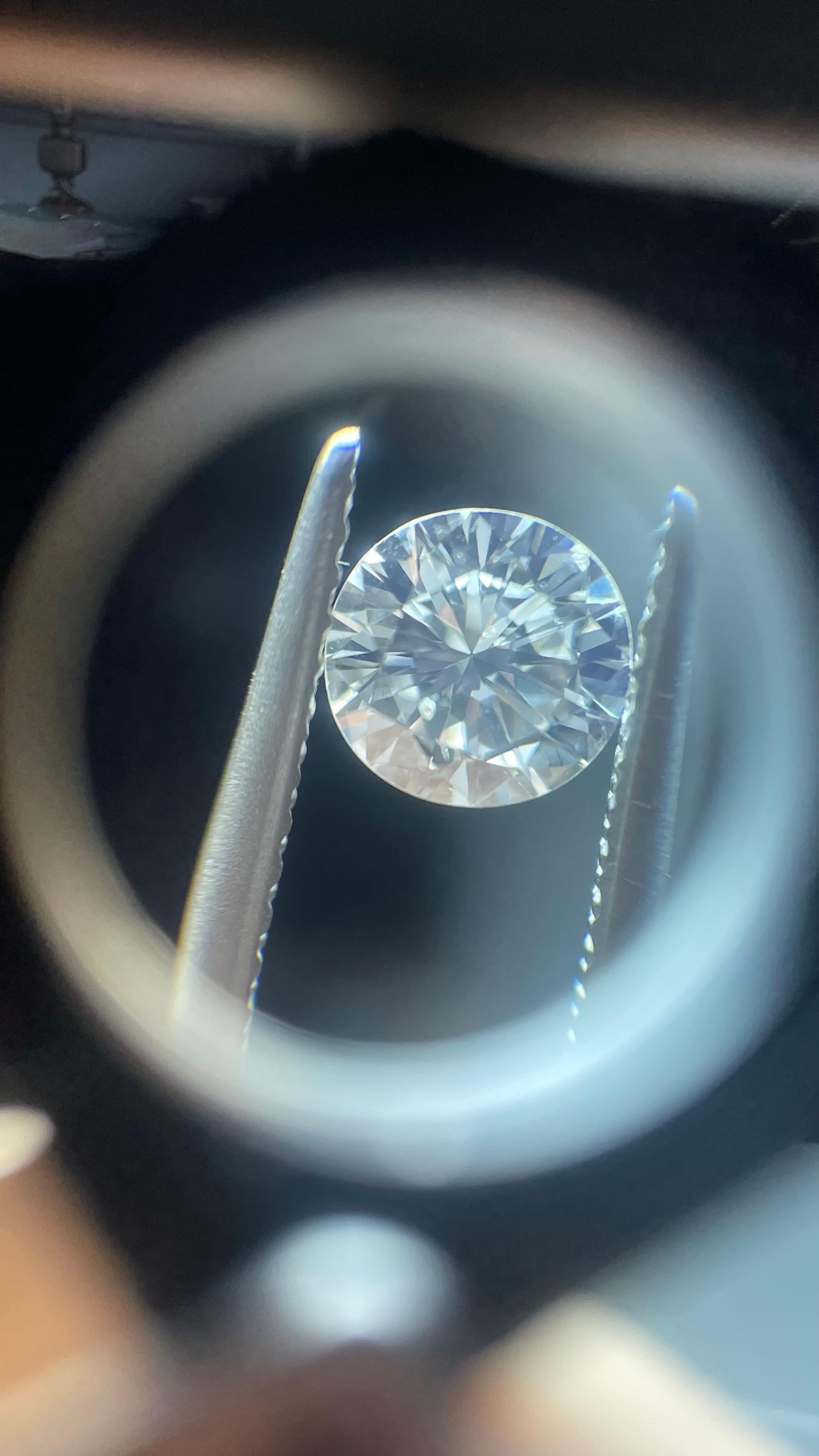 Aesthetic Movement Diamond Clarity:Vs1 Color:H Carats:0.59ct in brilliant cut  For Sale