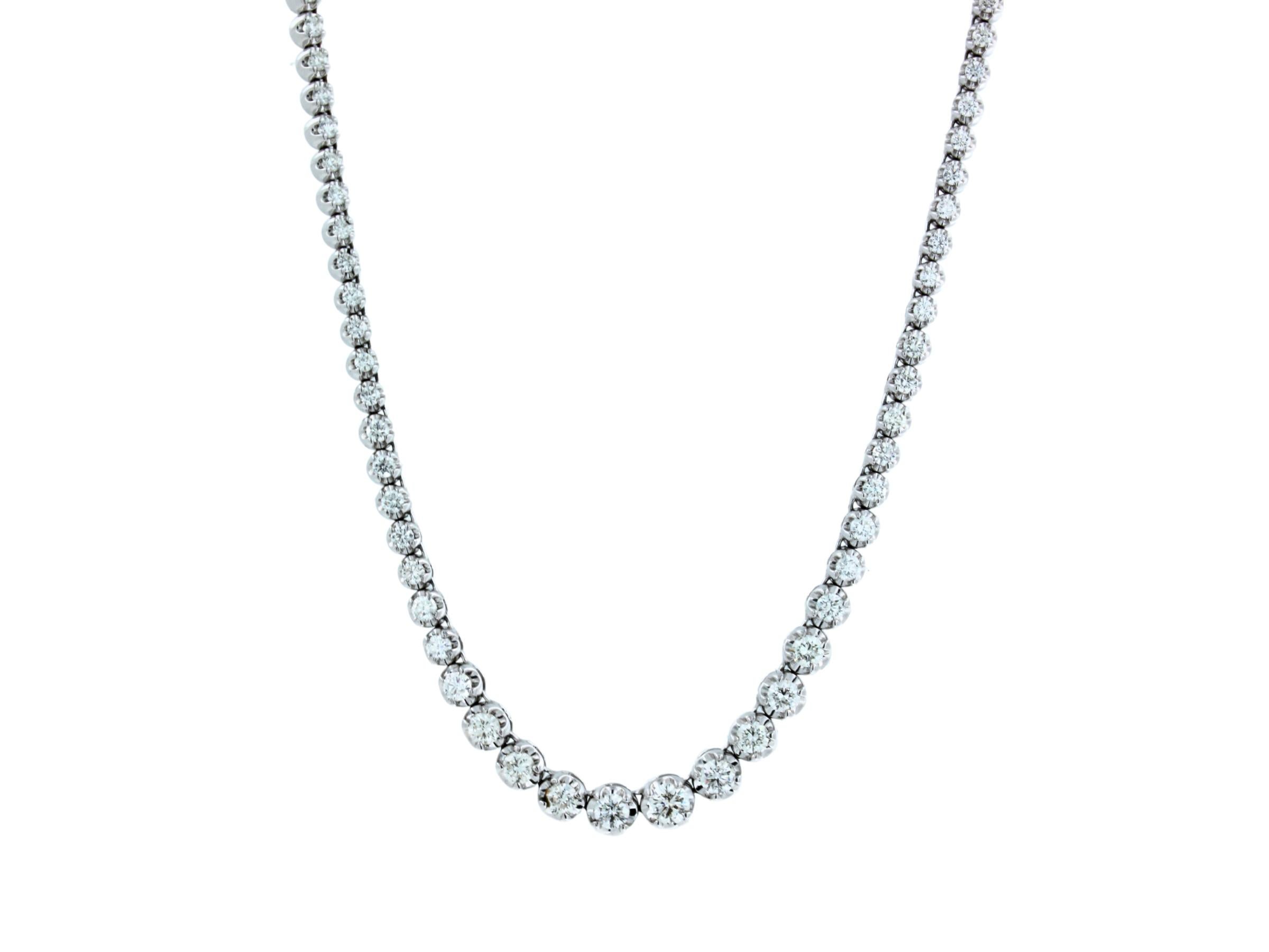 Diamant-Klassiker Abgestufter Rundbrillant Tennis 18 Karat Weißgold Halskette (Moderne) im Angebot
