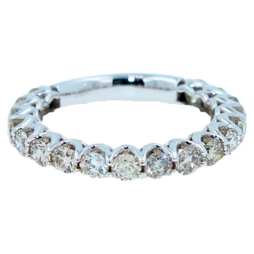 1,25 Karat Diamanten 
Silbriges Weiß & warmes Grau Farbe, Töne & Schattierungen
Sehr brillante & funkelnde warme Diamanten
14K Weißgold 
Großer Wert
Größe 7.25 - Auf Anfrage anpassbar