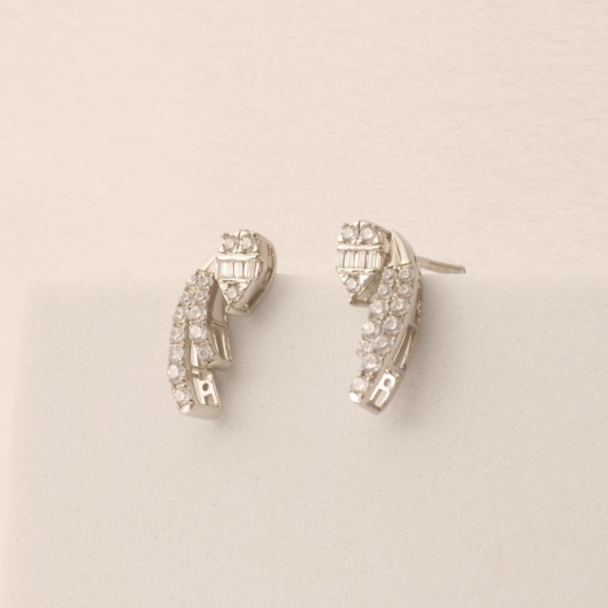 Donna Orecchini a perno con diamante Climber in oro massiccio 14k (certificati) in vendita