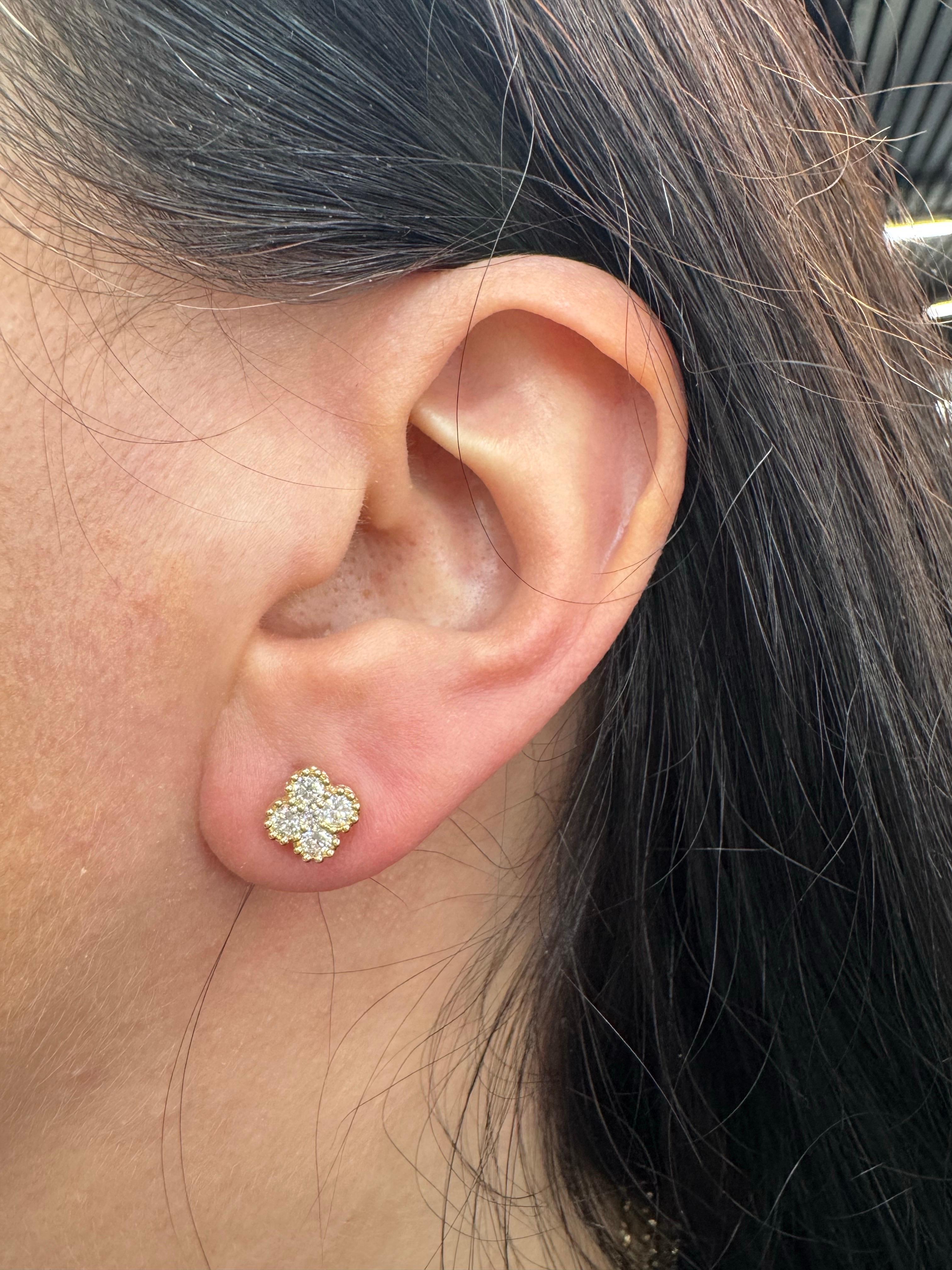 Contemporain Boucles d'oreilles trèfle en diamant 0.62 carats or jaune 14KT 1.55 grammes en vente