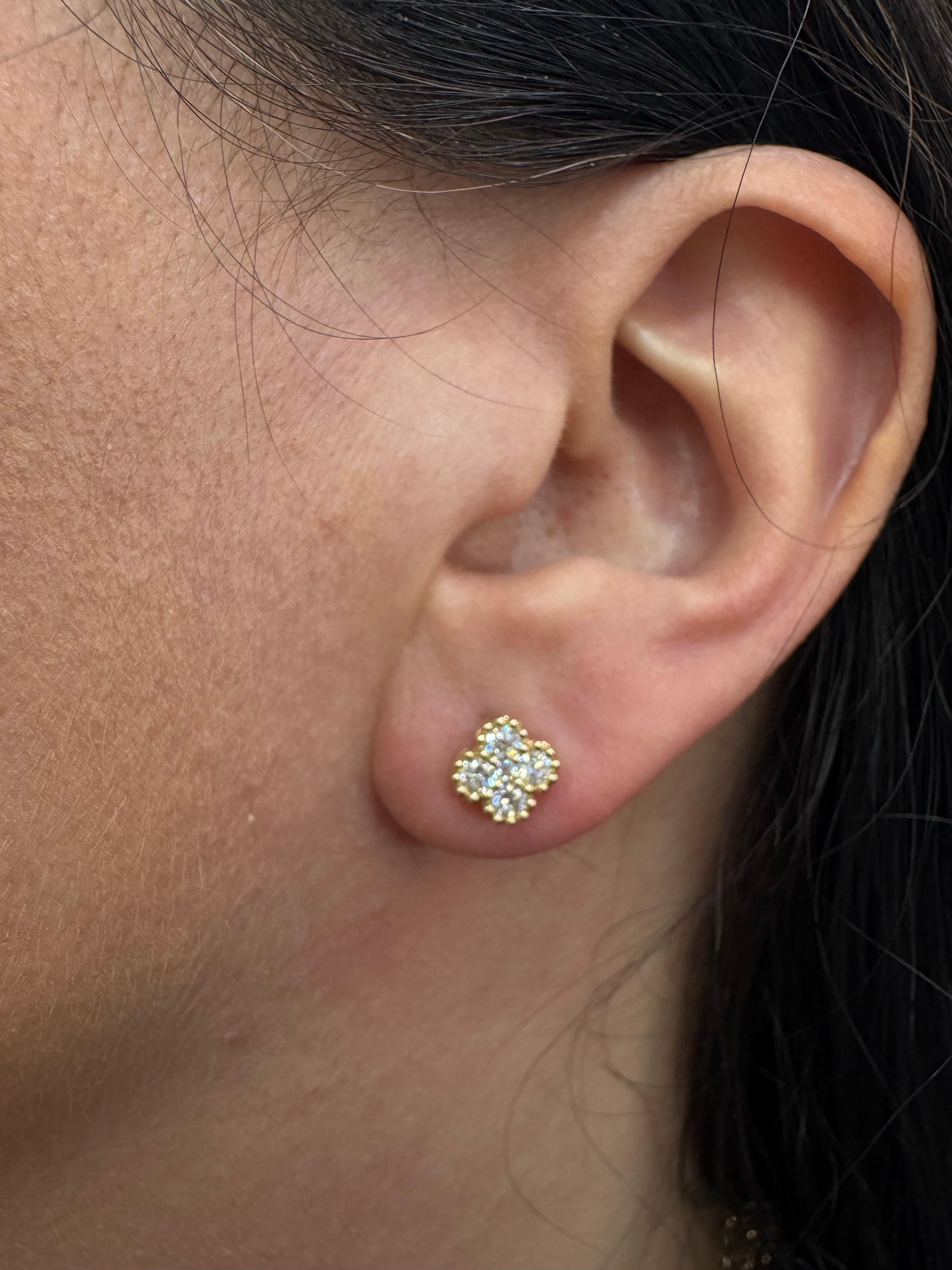 Taille ronde Boucles d'oreilles trèfle en diamant 0.62 carats or jaune 14KT 1.55 grammes en vente