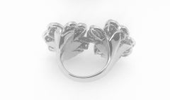 Ring "Between Finger" aus 18 Karat Weißgold mit Kleeblatt
