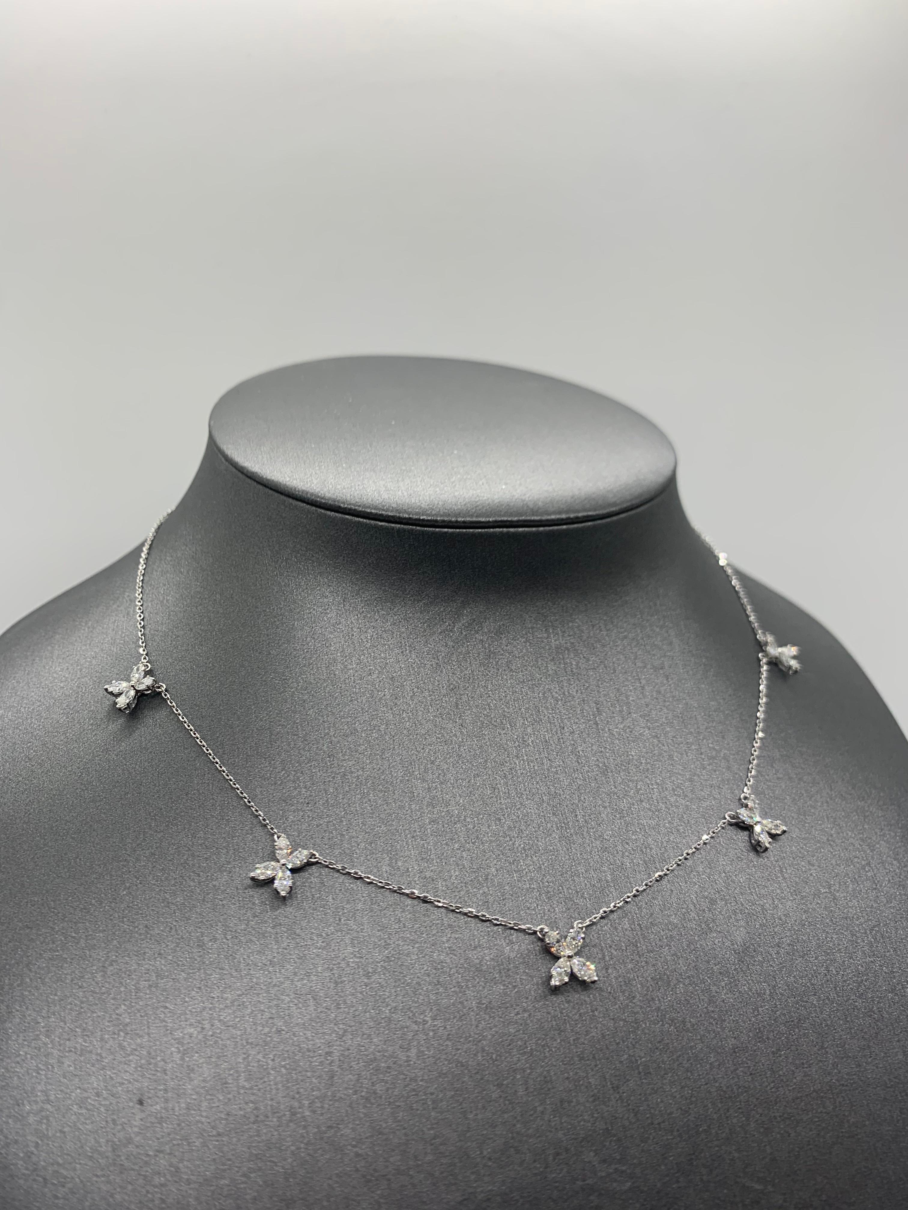 Collier à breloques trèfle en or jaune 18 carats et diamants Neuf - En vente à Los Angeles, CA