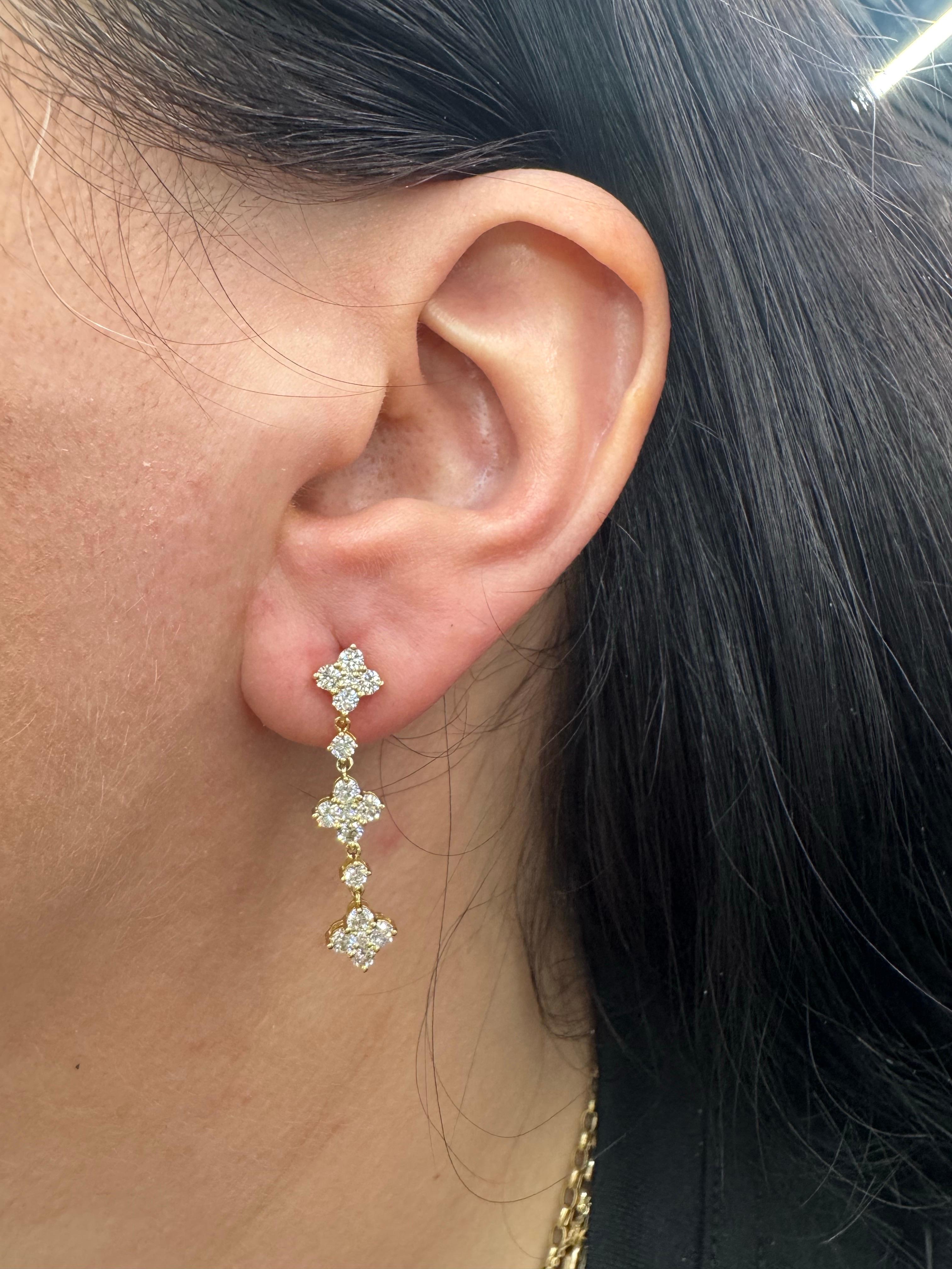 Boucles d'oreilles pendantes trèfle en diamant 1.40 carats or jaune 14 carats 2.69 grammes Neuf - En vente à New York, NY