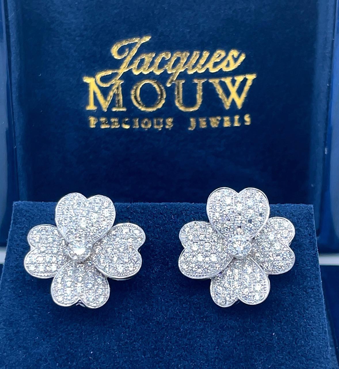 Round Cut  Diamond Clover Earrings, Set in 18k White Gold For Sale