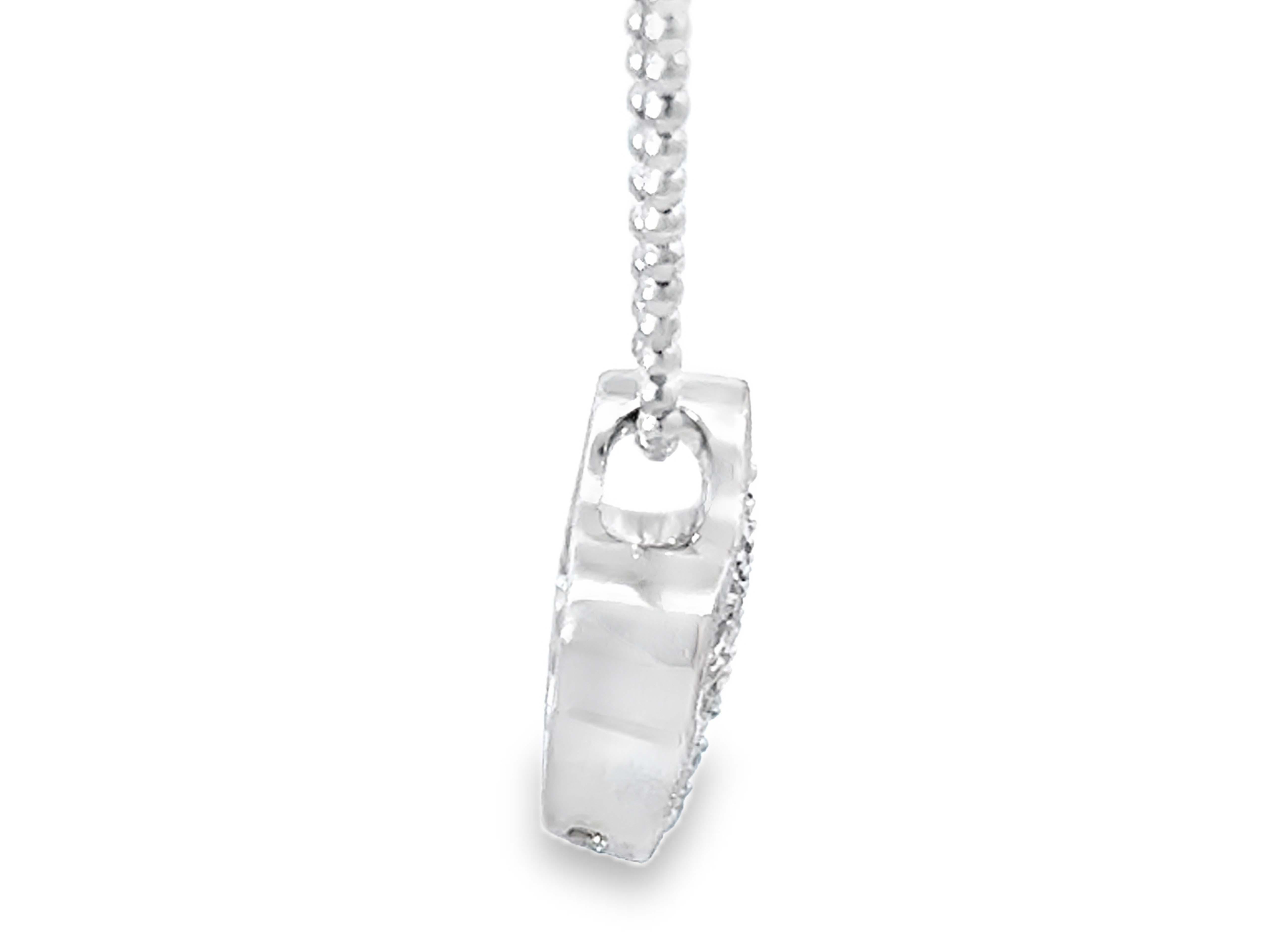 Collier trèfle en or blanc 18 carats Excellent état - En vente à Honolulu, HI