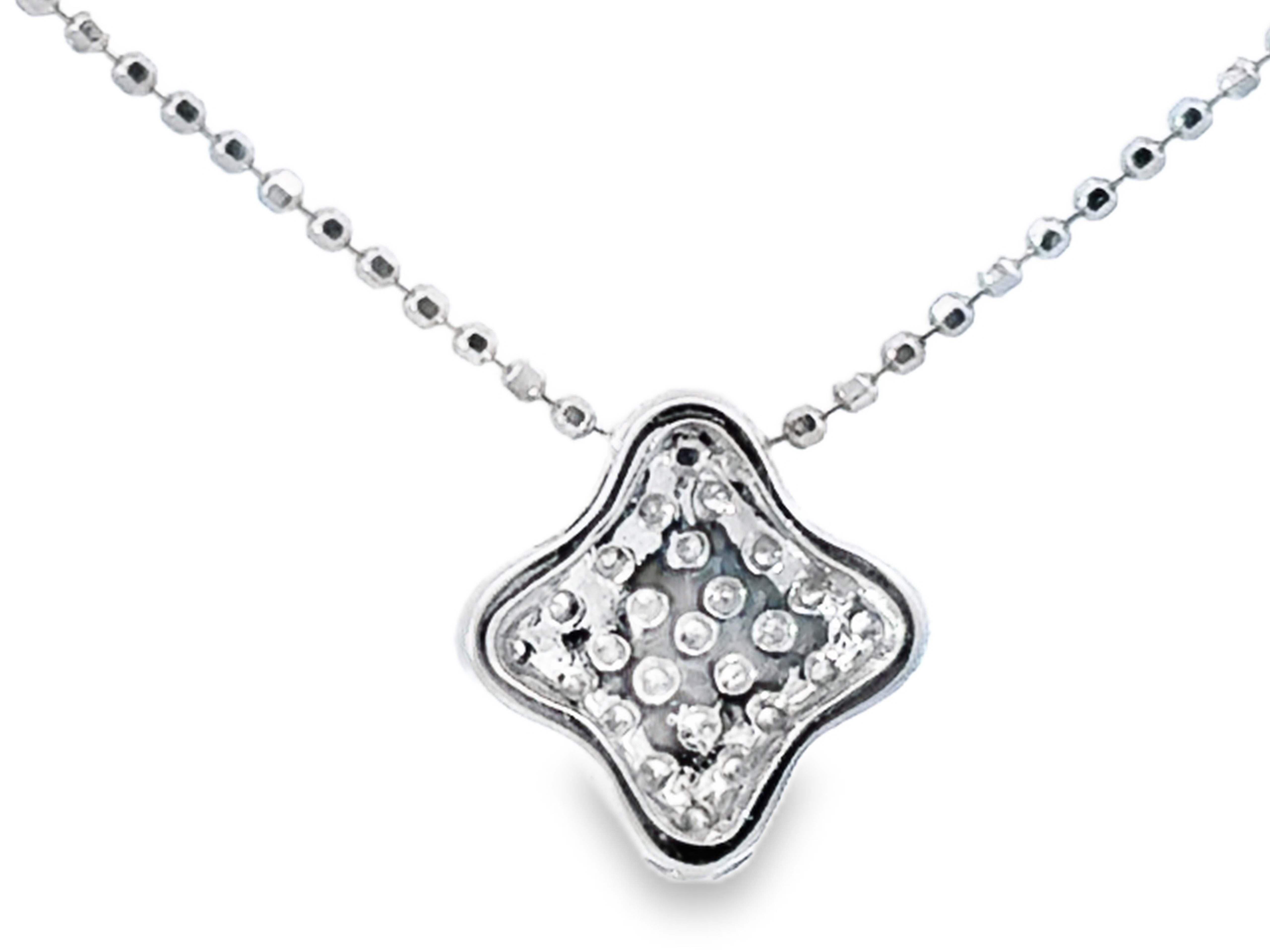 Collier trèfle en or blanc 18 carats en vente 1