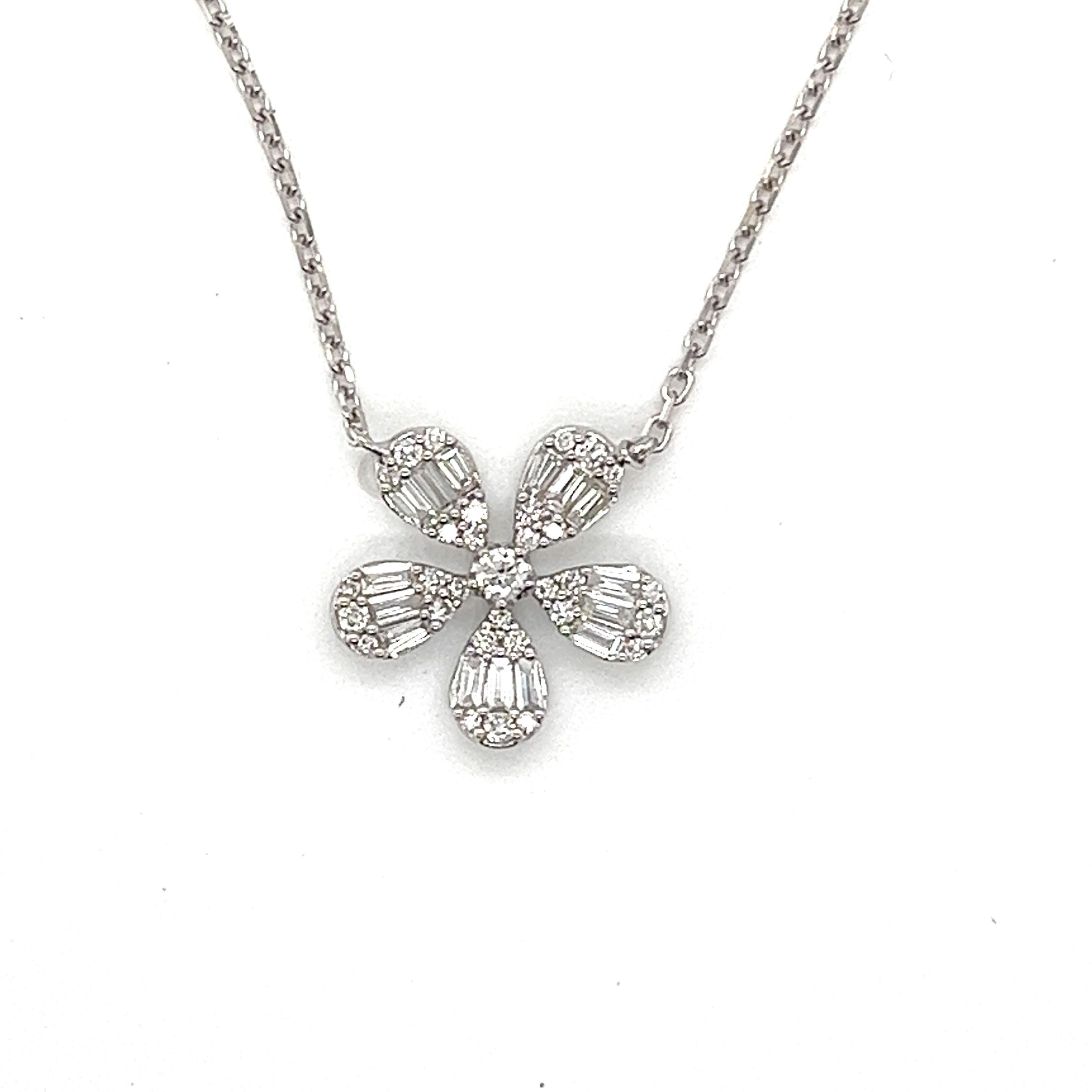 Modern Diamond Clover Necklace in 18 Karat White Gold For Sale