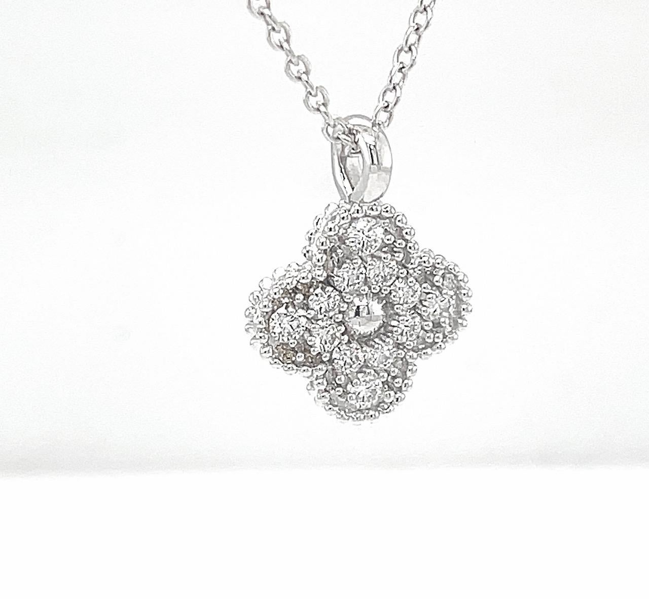 DIAMOND CLOVER NECKLACE 18K WHITE GOLD

Total Carat Weight 0.60 carat 

DE Color VVS/VS Clarity

Set in 18K White Gold

With 16.0 