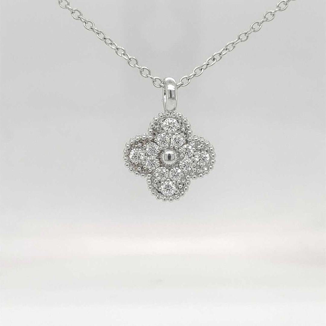 Diamant- Kleeblatt-Halskette aus 18 Karat Weißgold mit 0,60 Karat Diamanten (Rundschliff) im Angebot