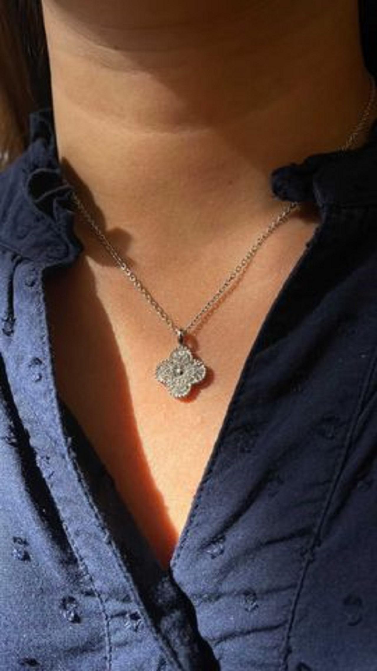 Diamant- Kleeblatt-Halskette aus 18 Karat Weißgold mit 0,60 Karat Diamanten Damen im Angebot