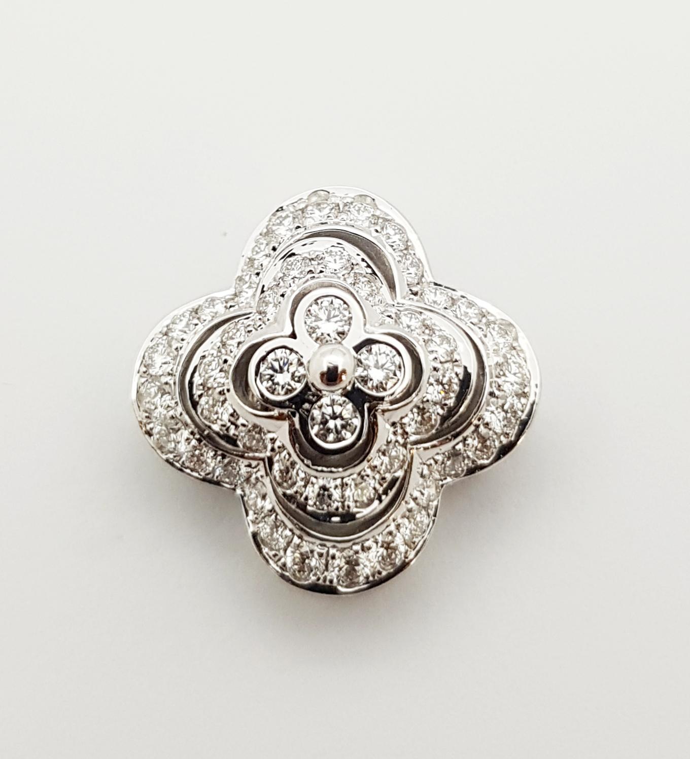 Contemporary Diamond Clover Pendant Set in 18 Karat White Gold Settings For Sale