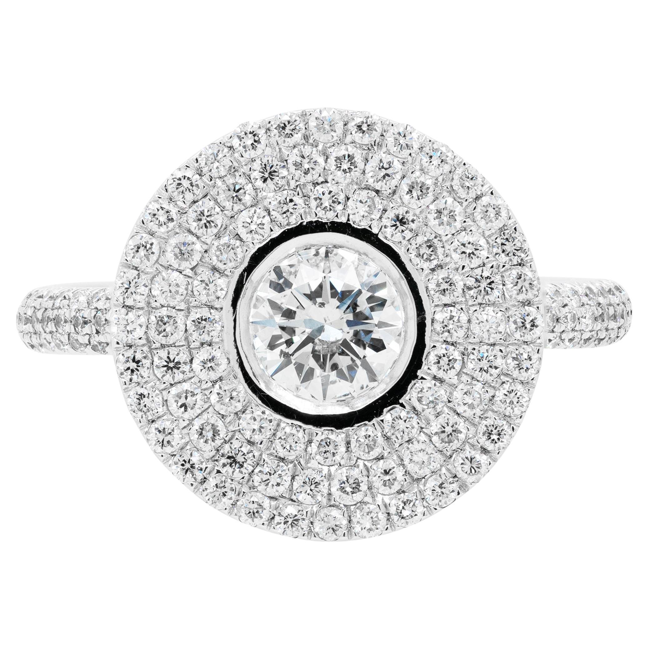 Bague en or blanc 14 carats avec grappe de diamants en forme de disque