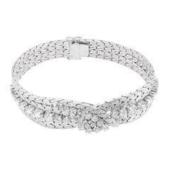 Diamond Cluster 18 Carat White Gold Crossover Flat Link Bracelet