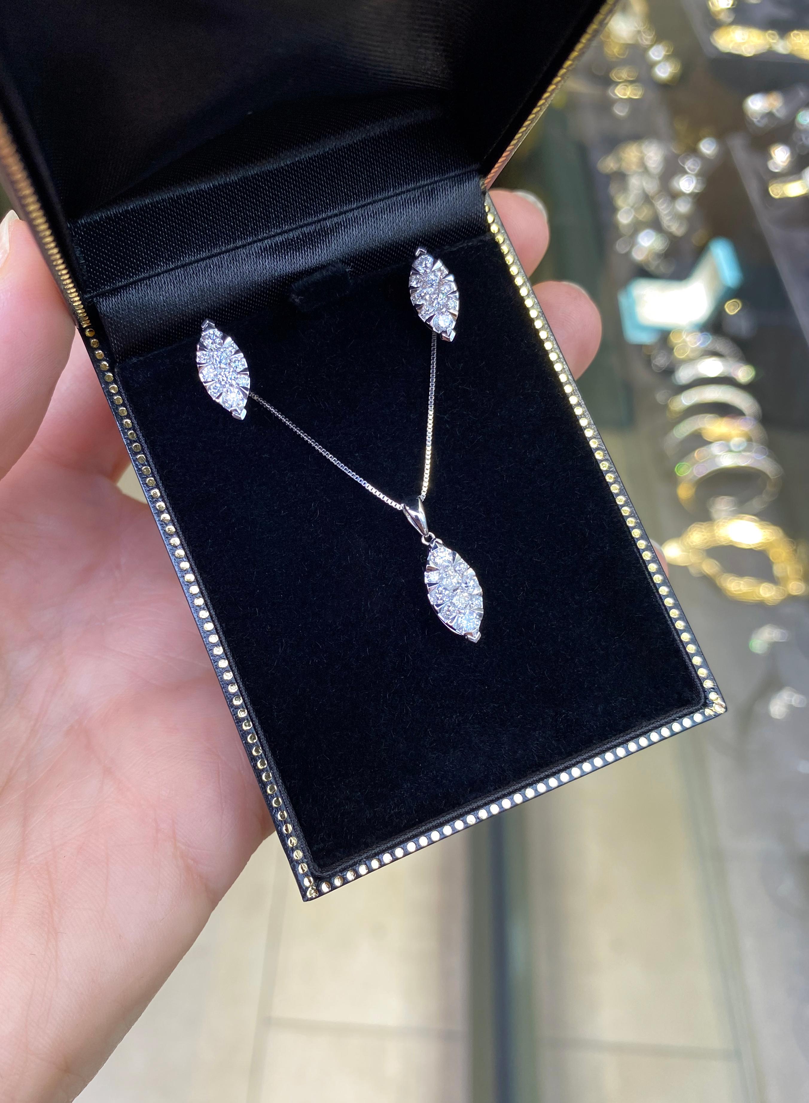 Diamond Cluster 18 Carat White Gold Marquise Shape Earrings and Necklace Set In Excellent Condition For Sale In London, GB