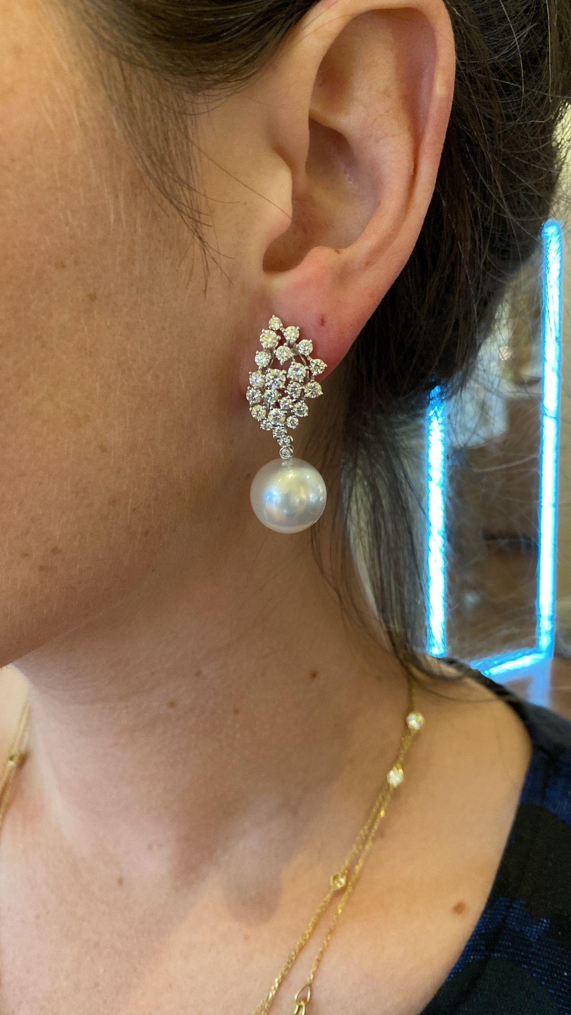 Diamant-Cluster und Perlen-Ohrringe im Zustand „Neu“ im Angebot in New York, NY