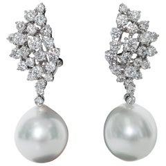 Boucles d'oreilles pendantes avec grappes de diamants et perles