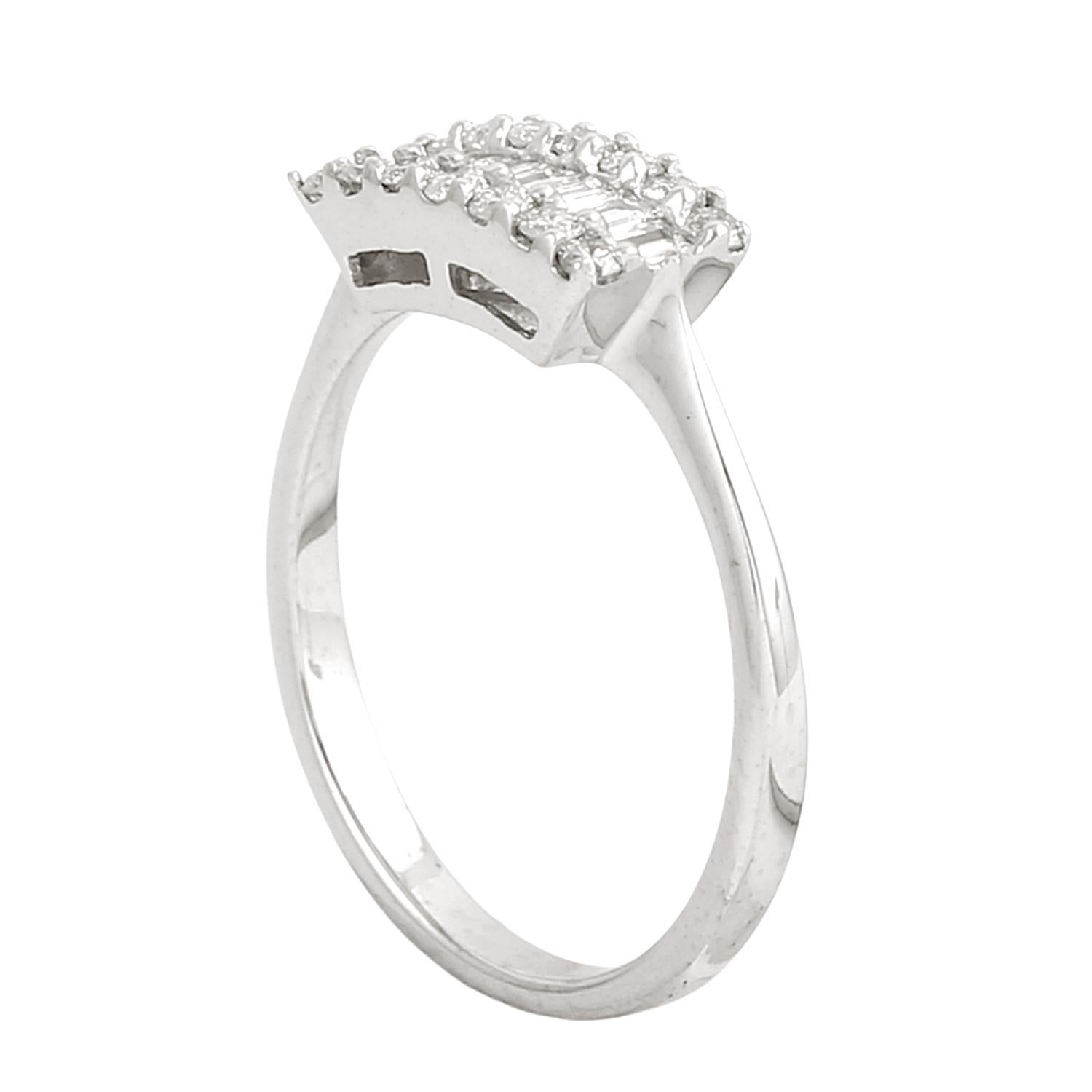 Taille mixte Bague baguette à grappes de diamants en or blanc 18 carats en vente
