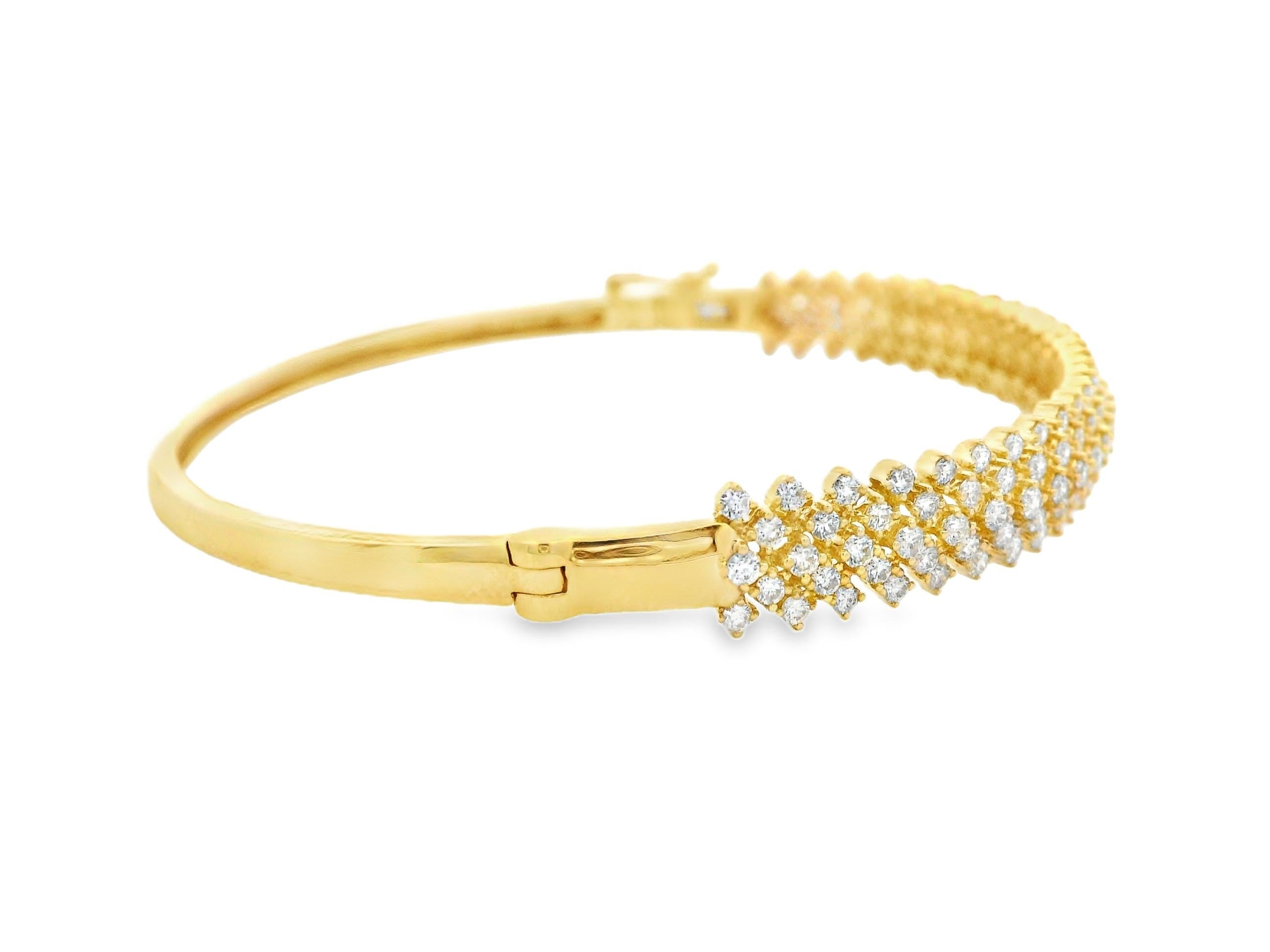 Mined Diamond Cluster Bangle Bracelet in 14K Yellow Gold 1.66 Carats Neuf - En vente à New York, NY
