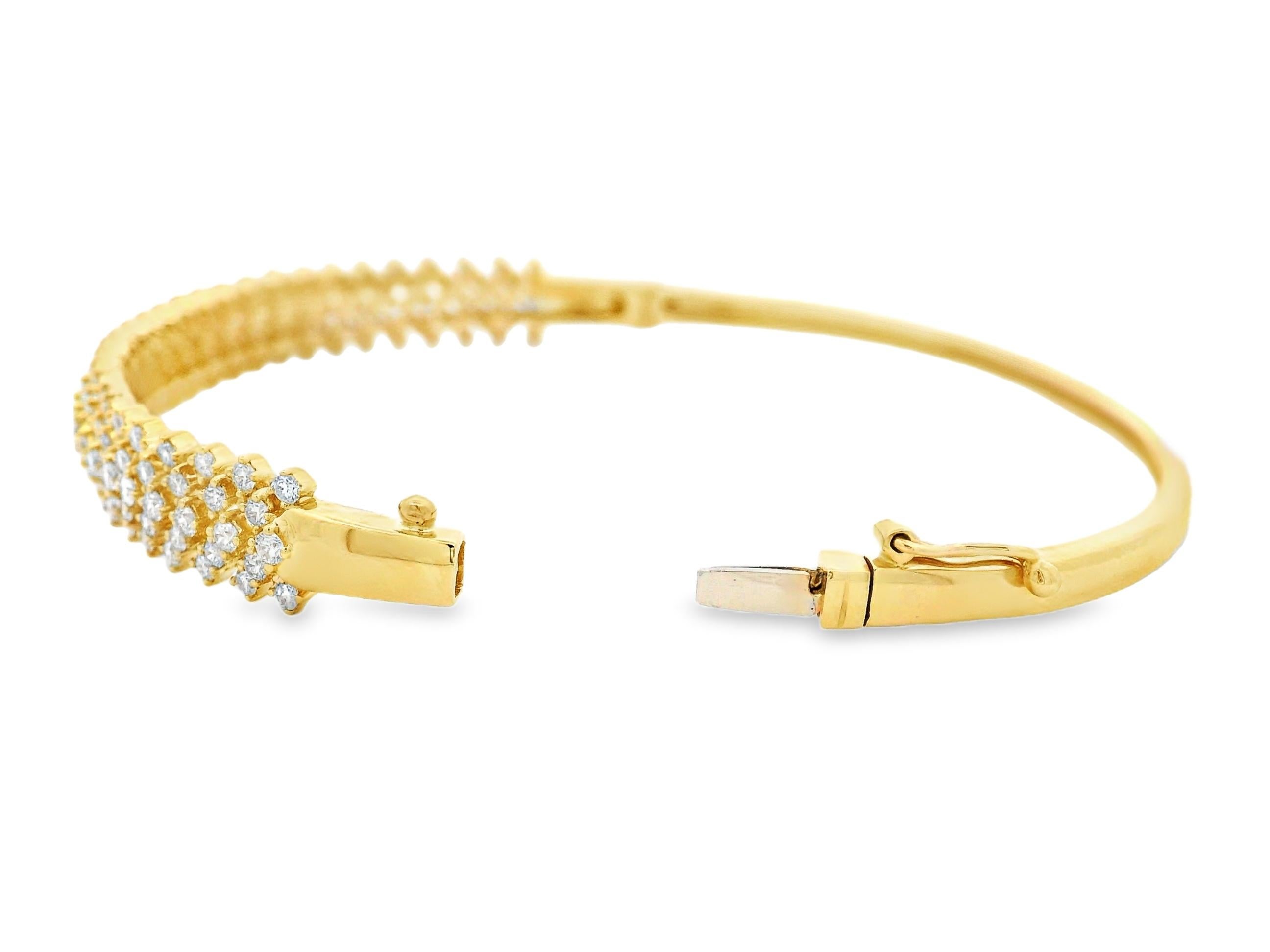 Mined Diamond Cluster Bangle Bracelet in 14K Yellow Gold 1.66 Carats en vente 1
