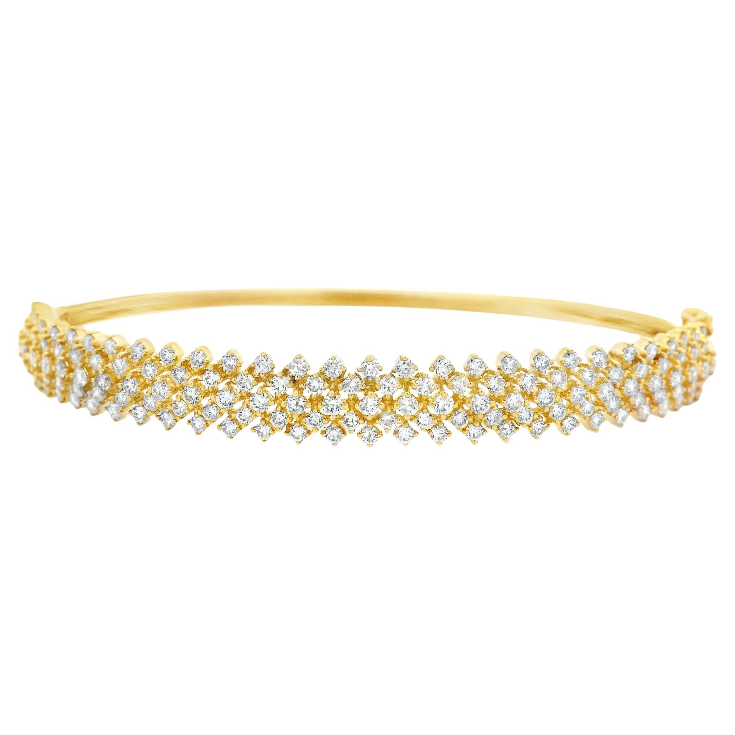 Mined Diamond Cluster Bangle Bracelet in 14K Yellow Gold 1.66 Carats en vente