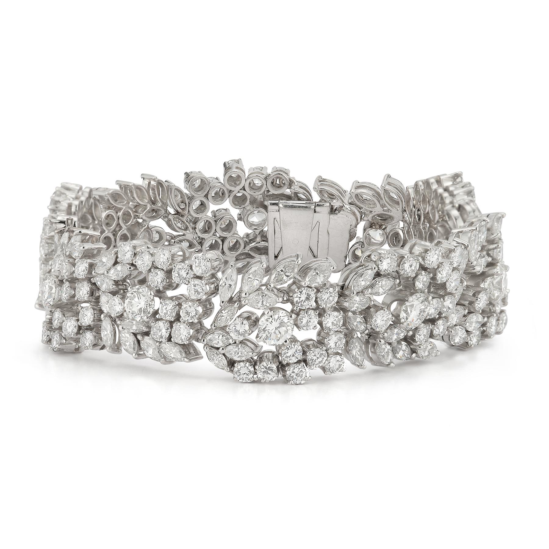 Diamond Cluster Bracelet In Excellent Condition For Sale In New York, NY