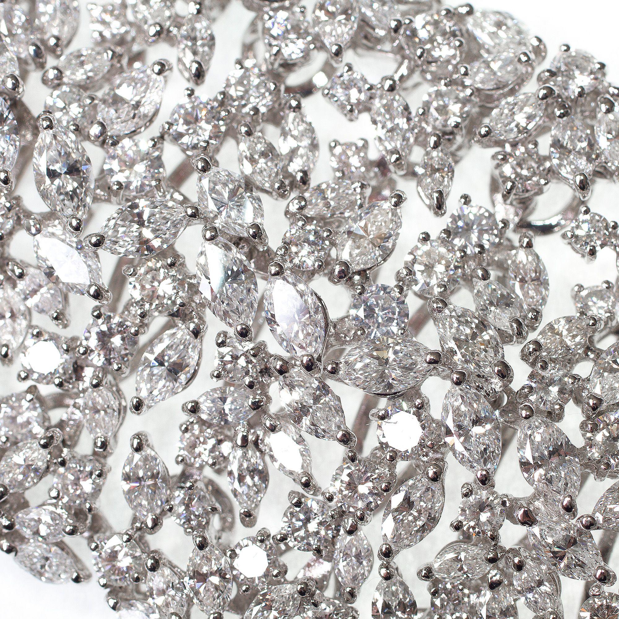 Donna Bracciale con diamanti a grappolo in vendita