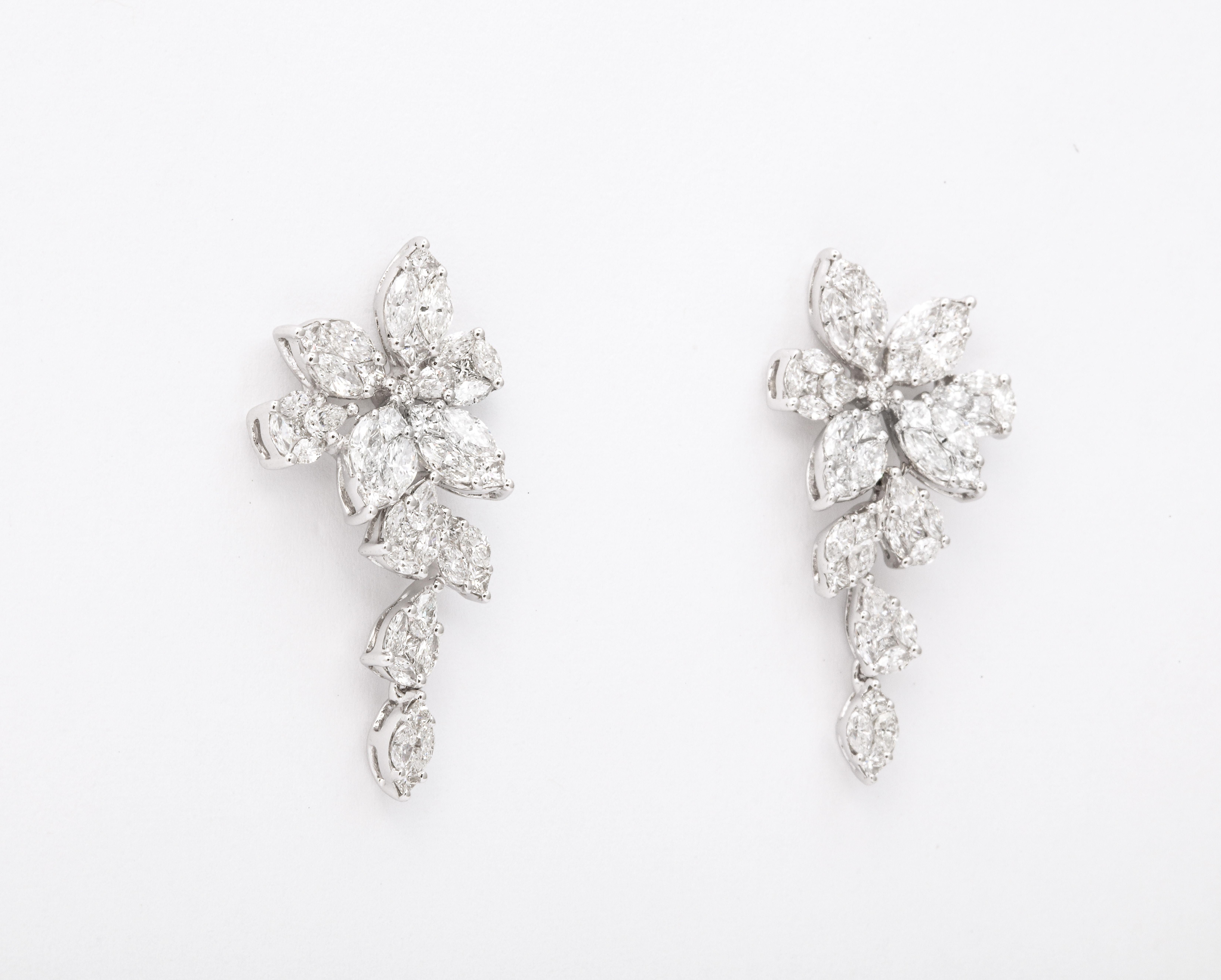 Women's Diamond Cluster Dangle Drop Earring For Sale