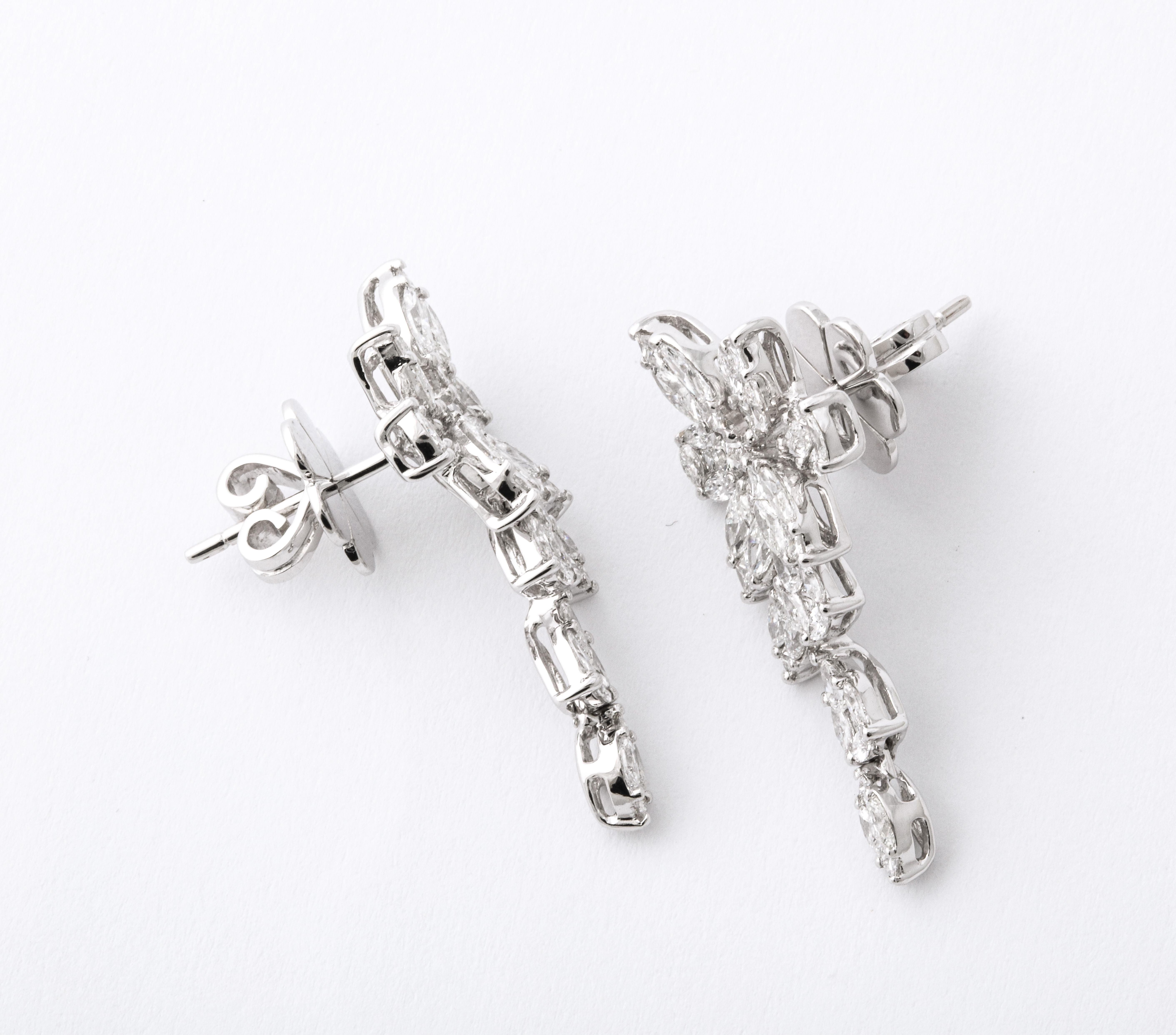 Diamond Cluster Dangle Drop Earring In New Condition In New York, NY