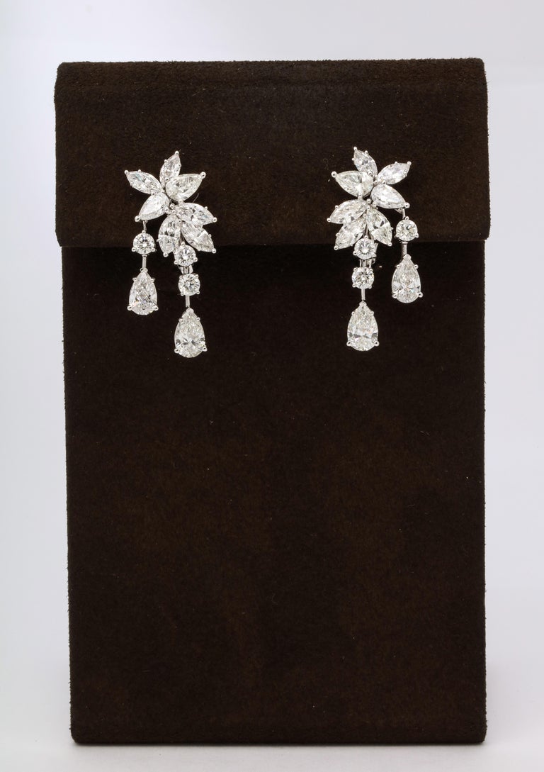 Diamond Cluster Dangle Earring In New Condition For Sale In New York, NY