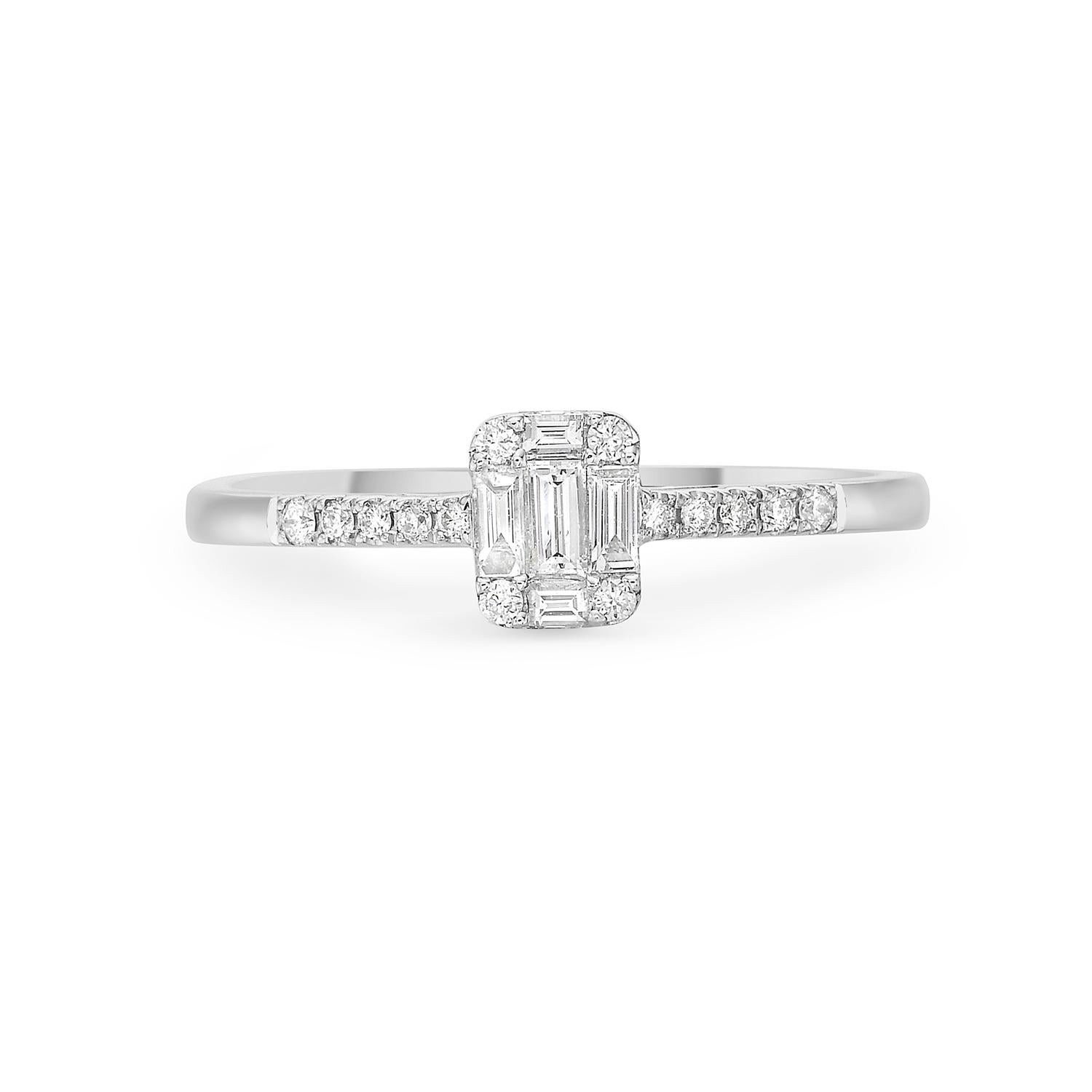 Taglio misto Anello di design con cluster di diamanti, realizzato in oro bianco 18 carati in vendita