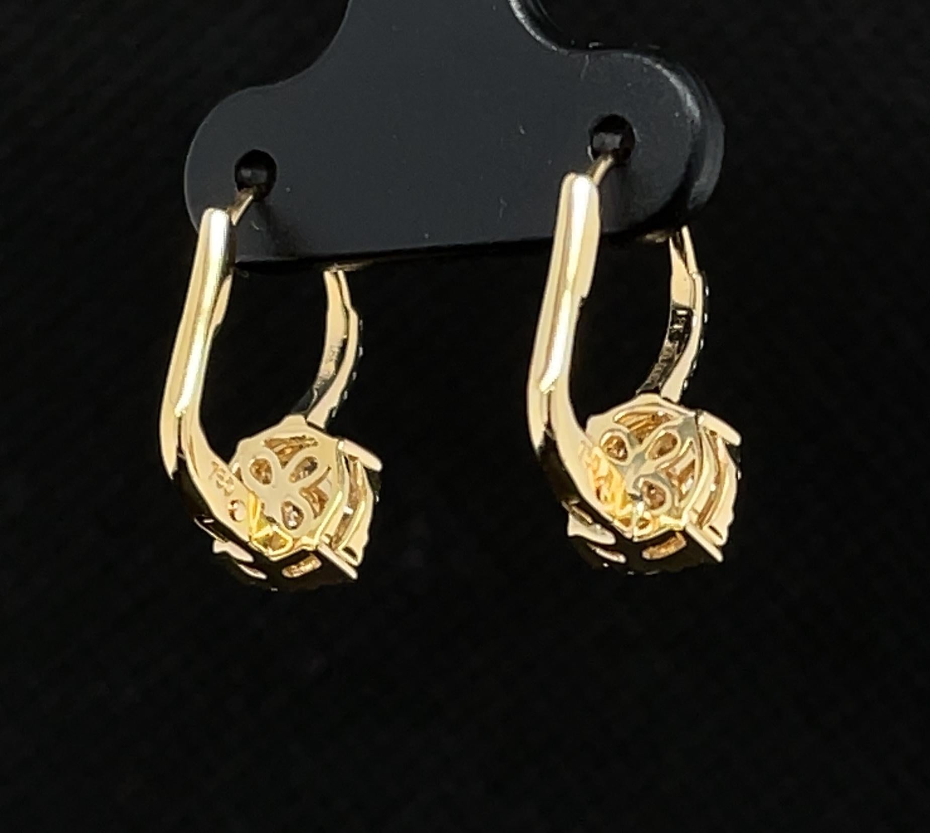 Boucles d'oreilles pendantes en or jaune 18k avec pendentifs à levier et grappes de diamants en vente 4