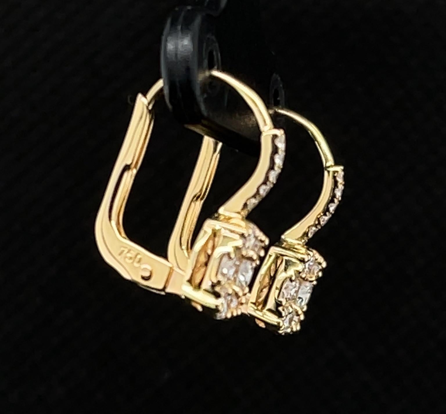 Boucles d'oreilles pendantes en or jaune 18k avec pendentifs à levier et grappes de diamants en vente 5