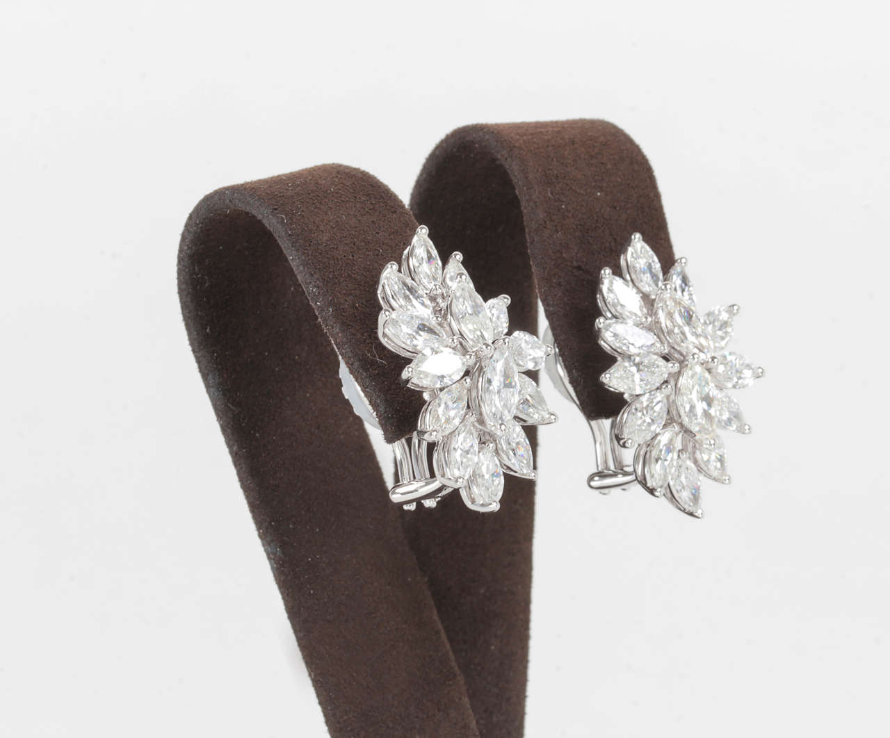 Taille Marquise Boucles d'oreilles en forme de grappe de diamants en vente