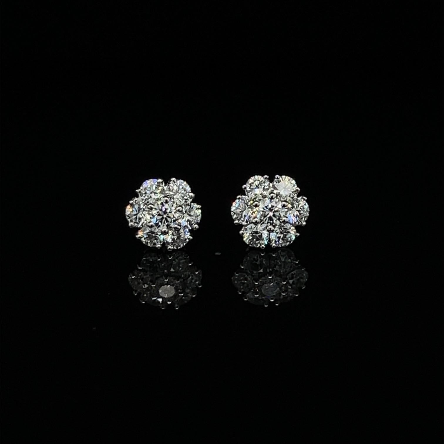 Diamond Cluster Platinum Stud Earrings In New Condition In New York, NY