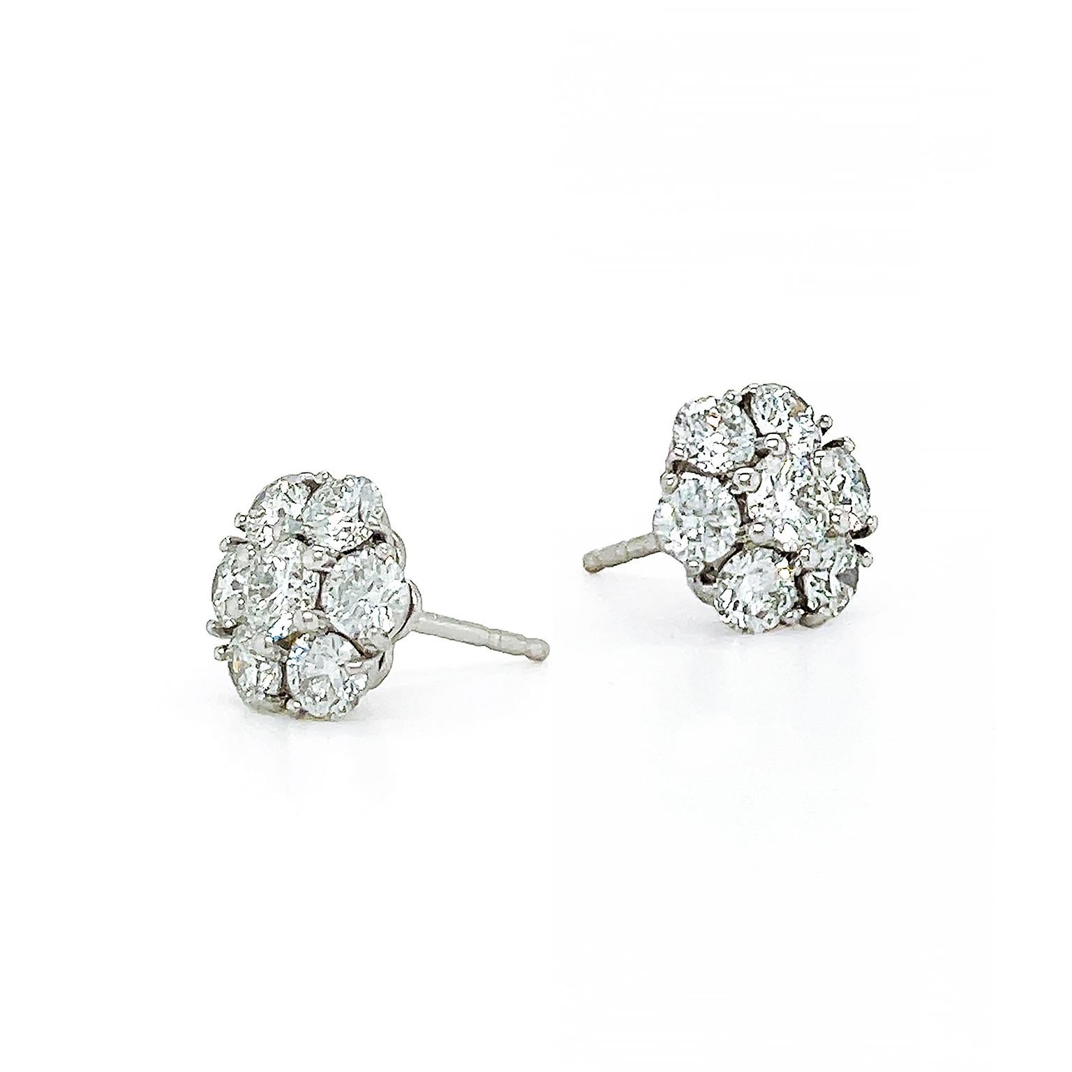 Platinum Diamond Flower Cluster Stud Earrings In New Condition For Sale In New York, NY