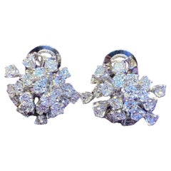 Boucles d'oreilles en forme de grappe de diamants 