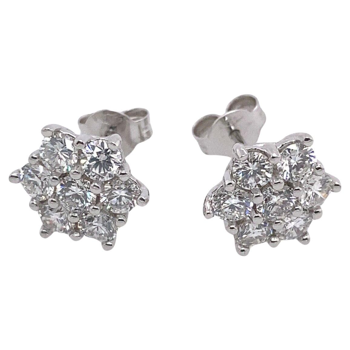 Boucles d'oreilles en or blanc 18 carats serties de 1,50 carat de diamants G VS total en vente