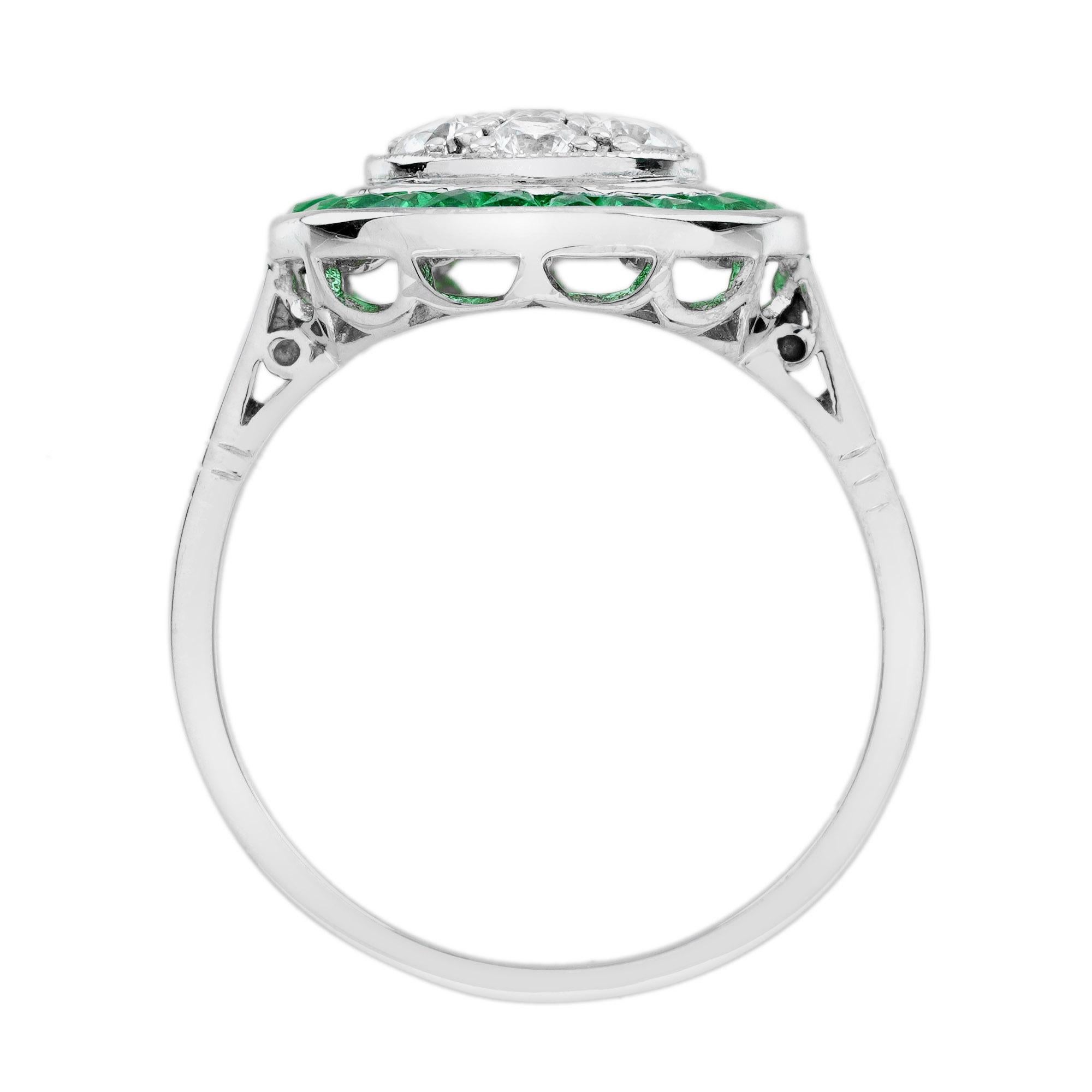 Anello target con diamante a grappolo e smeraldo in stile Art Déco in oro bianco 18 carati in vendita 1