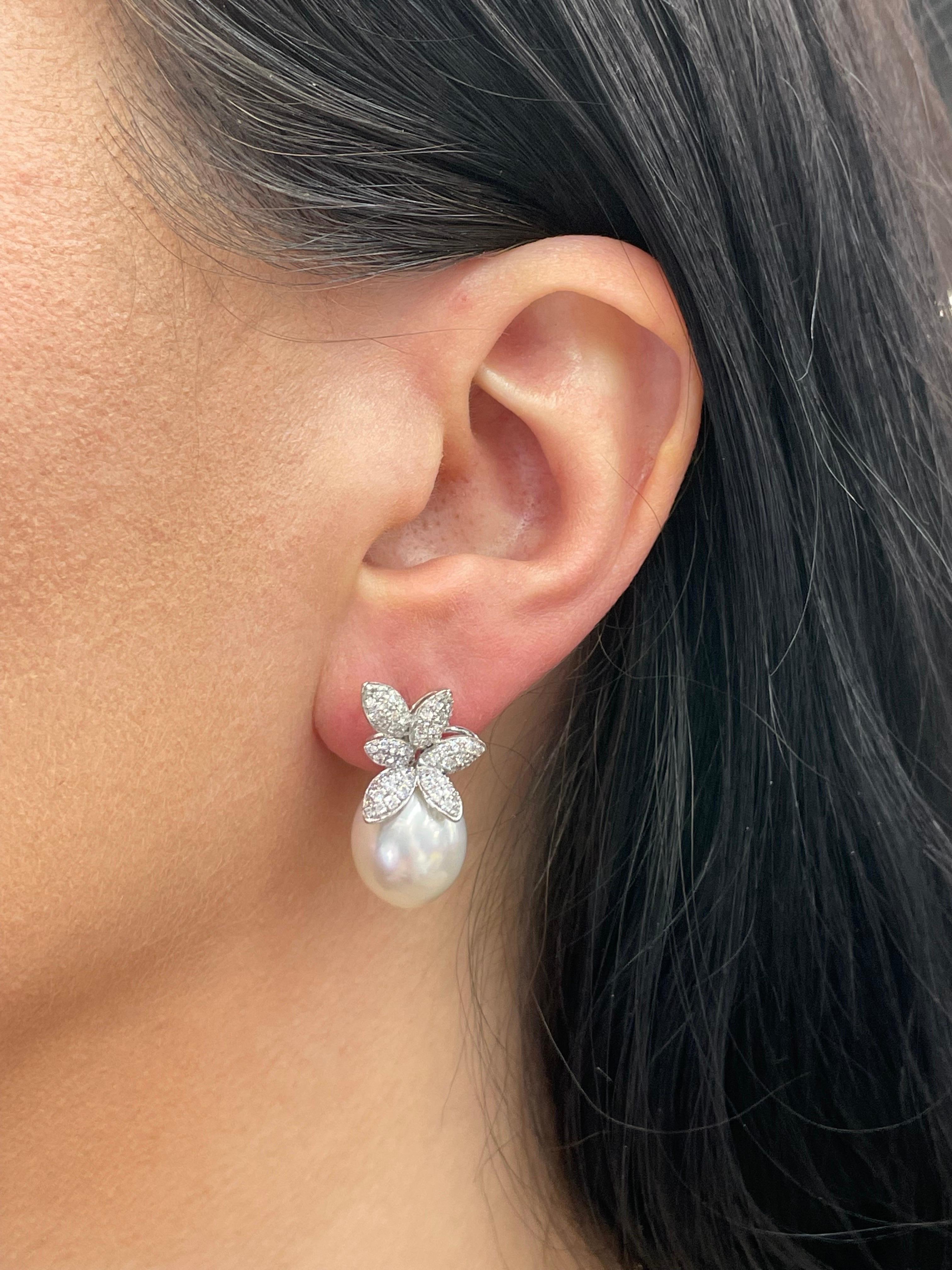 Diamant Cluster Floral Südsee Perle Tropfen Ohrringe 1,03 Karat 18 Karat Damen im Angebot